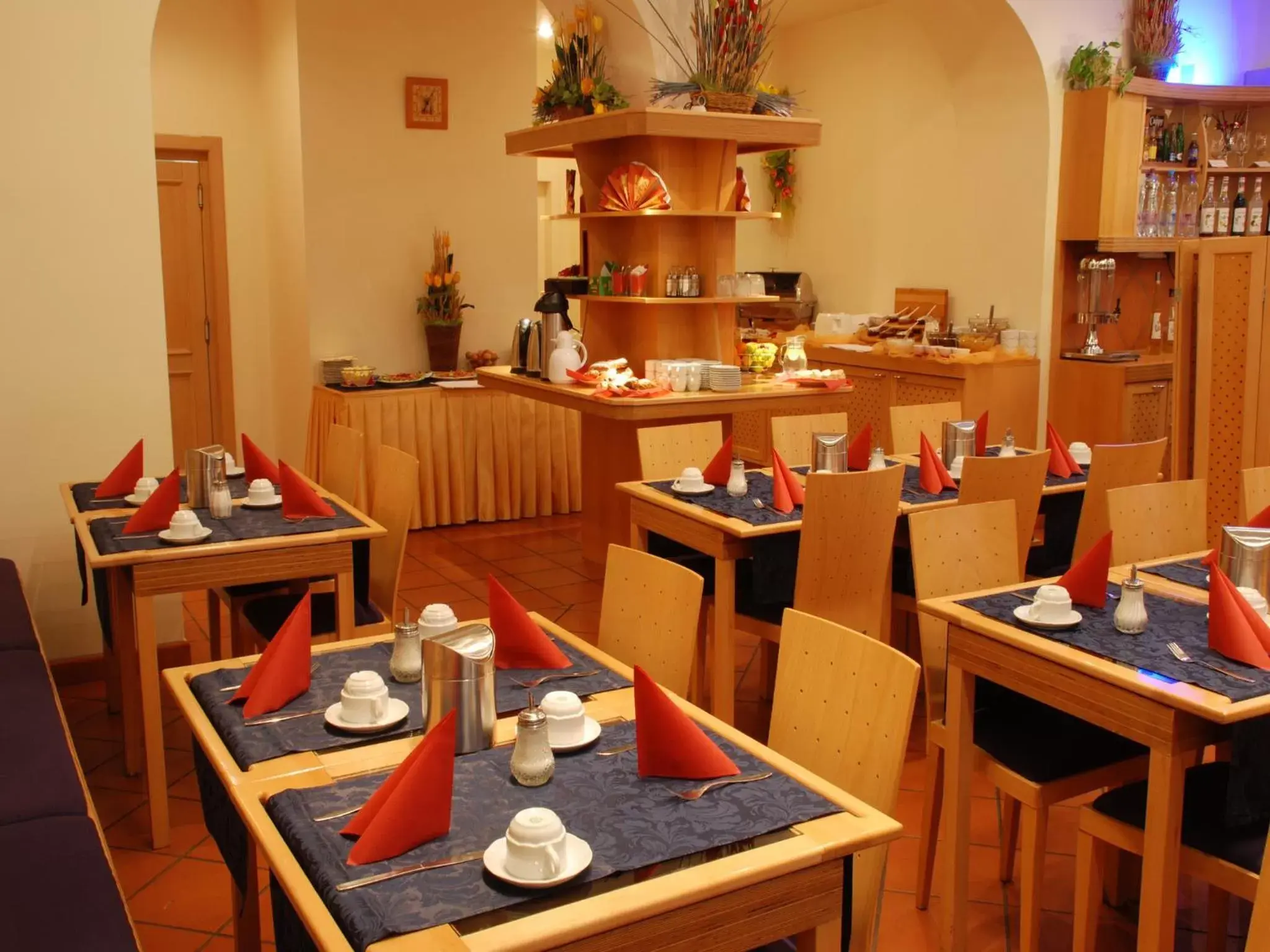 Restaurant/Places to Eat in EA Hotel Tosca