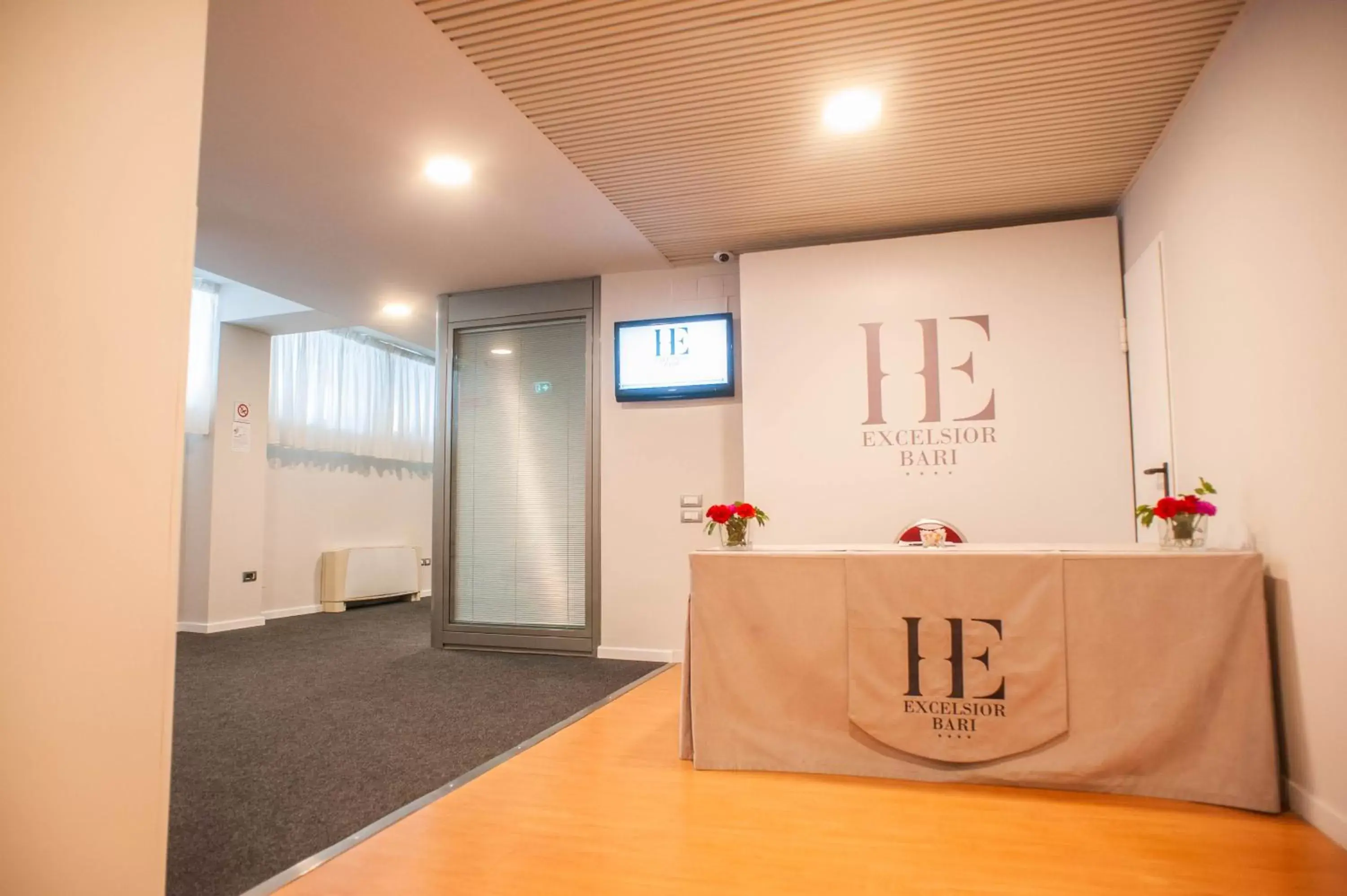 Lobby or reception in Hotel Excelsior Bari Lobby or reception in Hotel Excelsior Bari