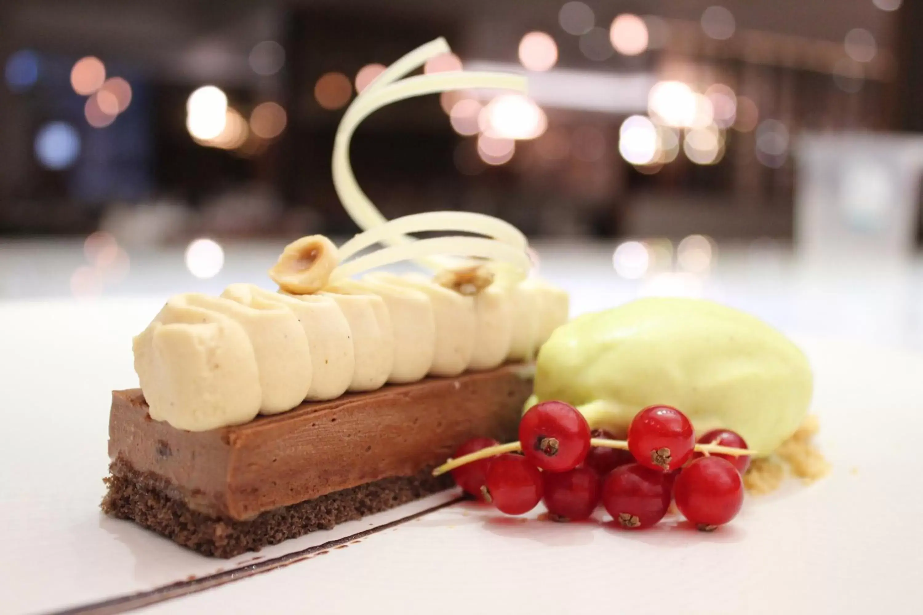 Restaurant/places to eat in Crowne Plaza London Heathrow T4 by IHG Restaurant/places to eat in Crowne Plaza London Heathrow T4 by IHG