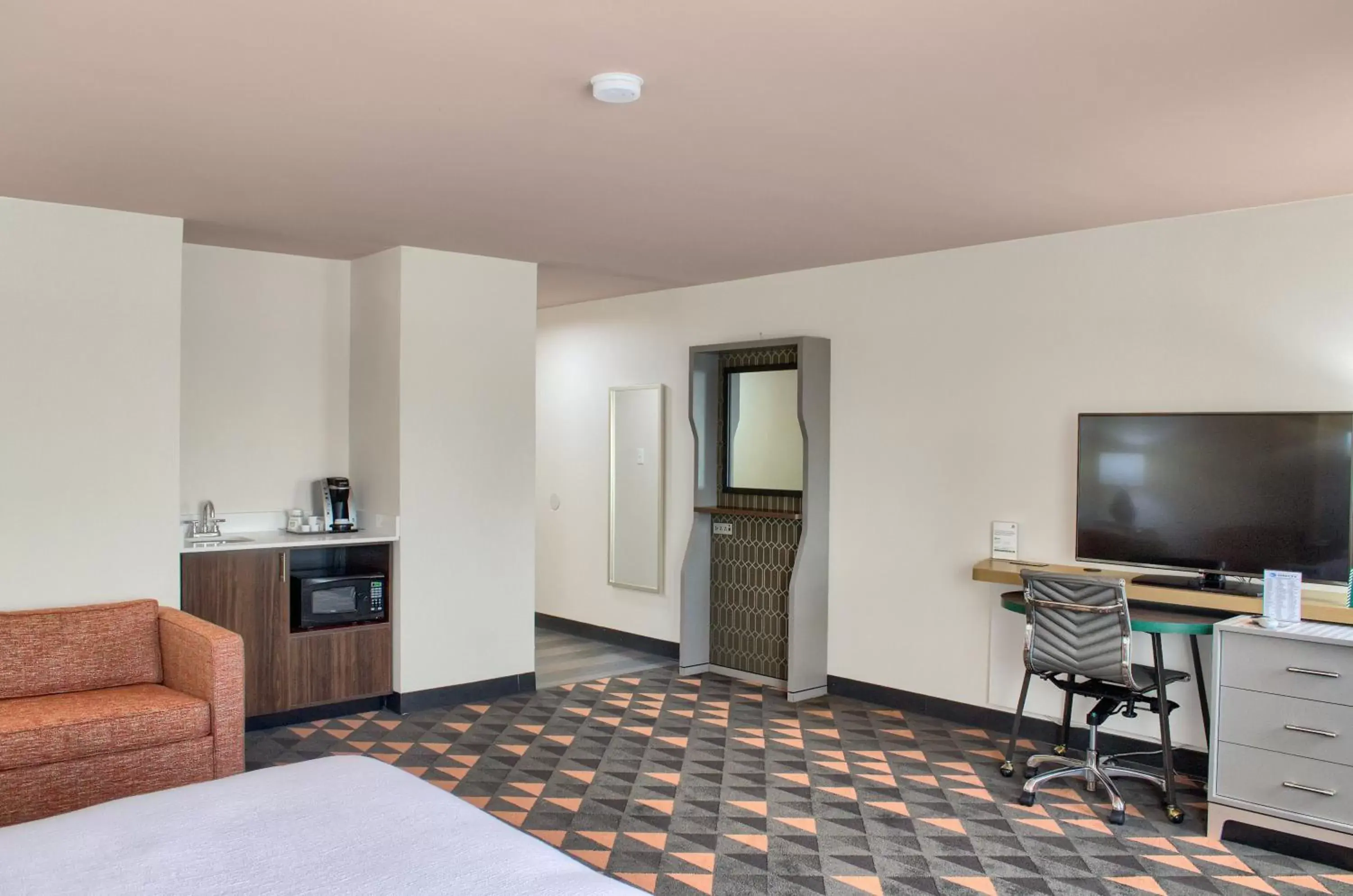 Photo of the whole room, TV/Entertainment Center in Holiday Inn Mobile West I-10, an IHG Hotel