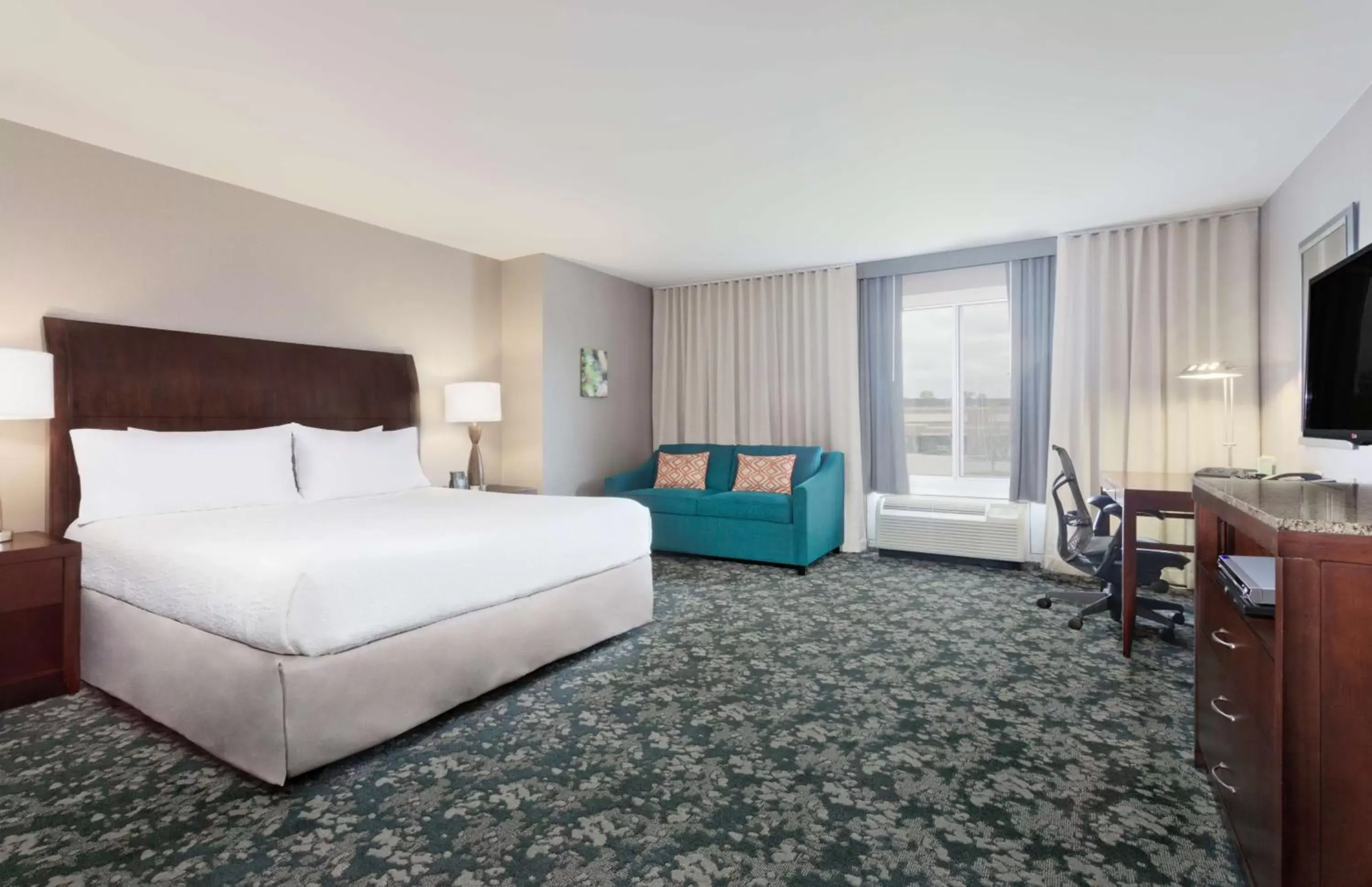 Bed in Hilton Garden Inn Annapolis