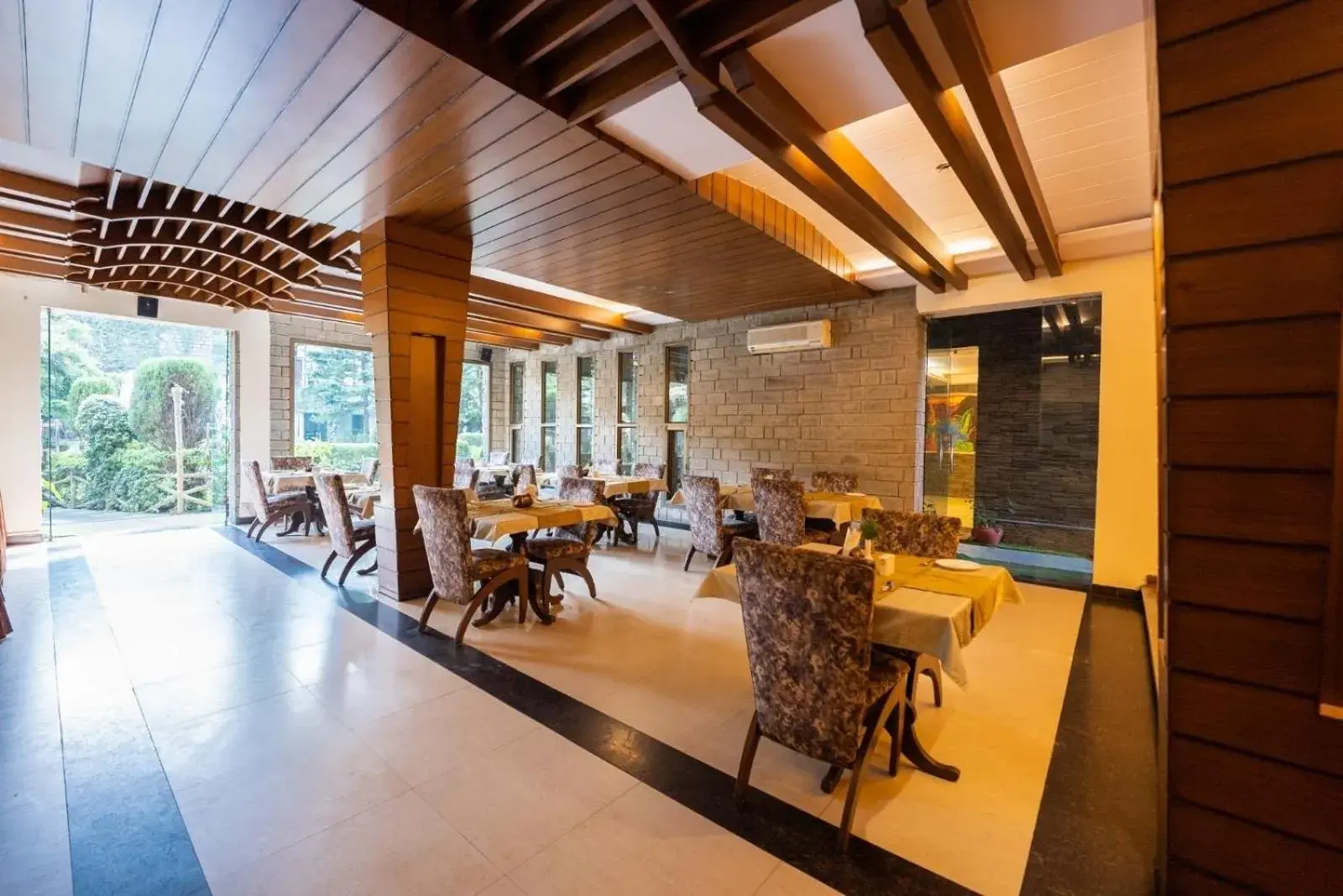 Restaurant/places to eat in Kasauli Castle Resort