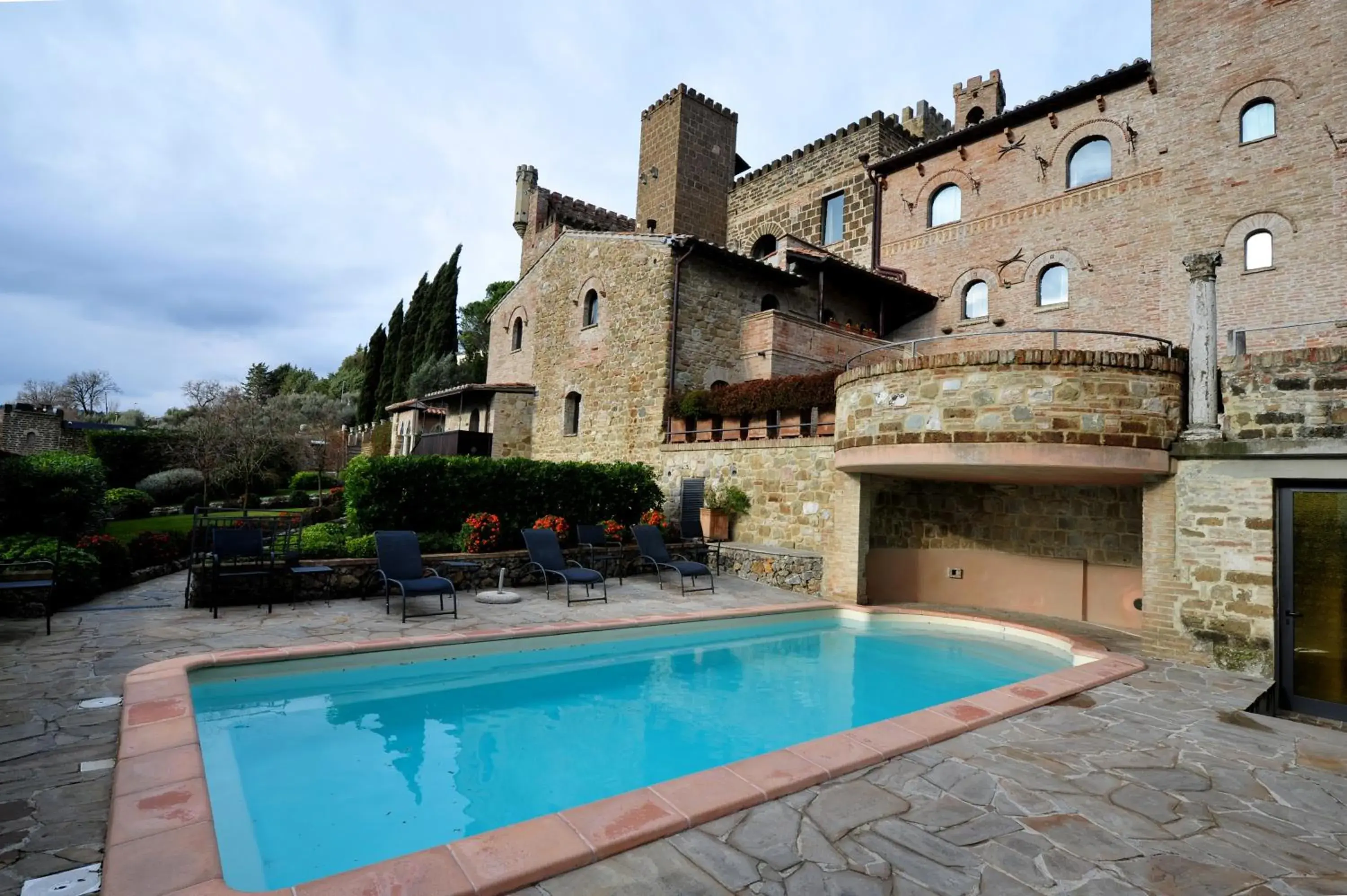 Swimming pool, Property Building in Castello Di Monterone