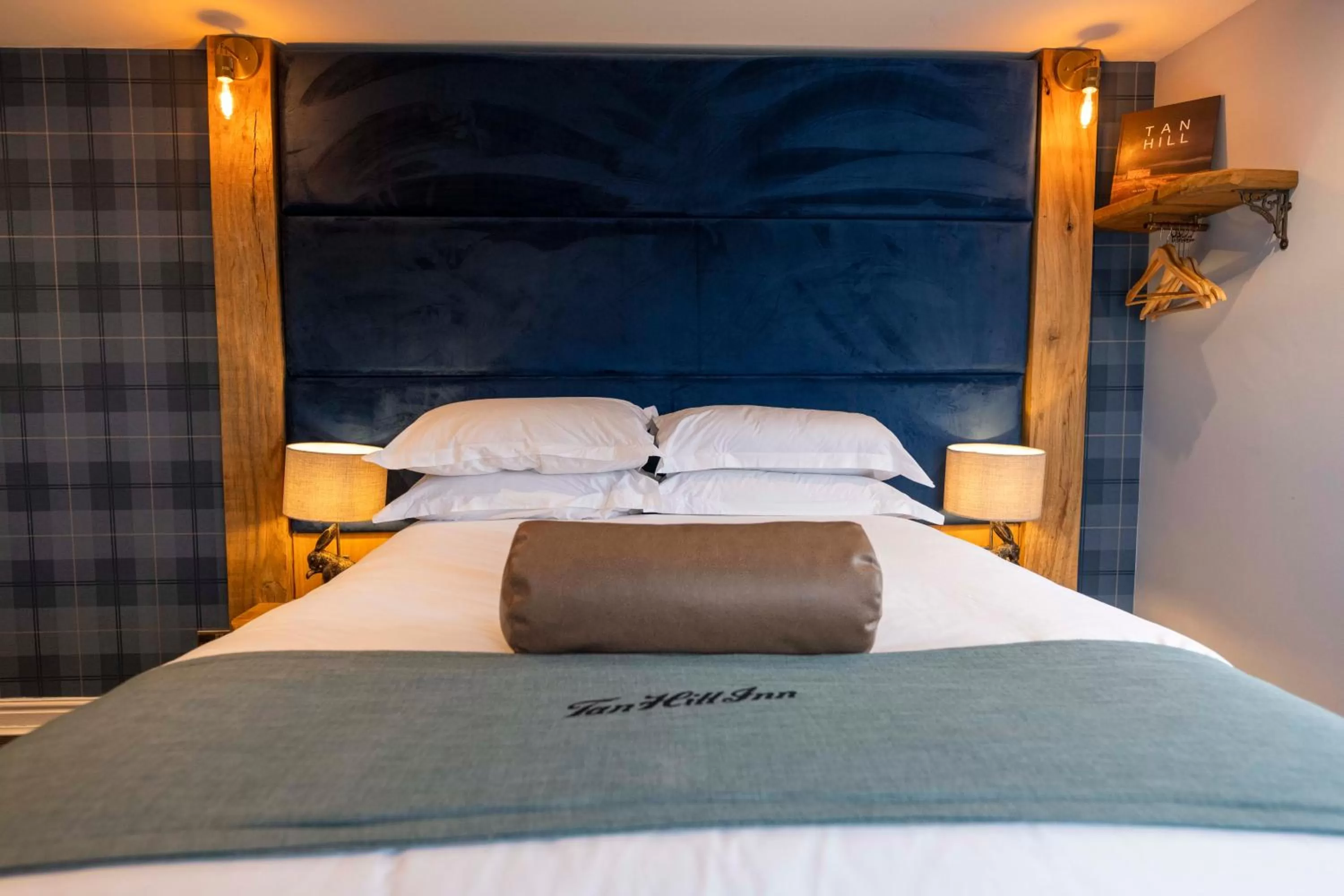 Photo of the whole room, Bed in The Tan Hill Inn