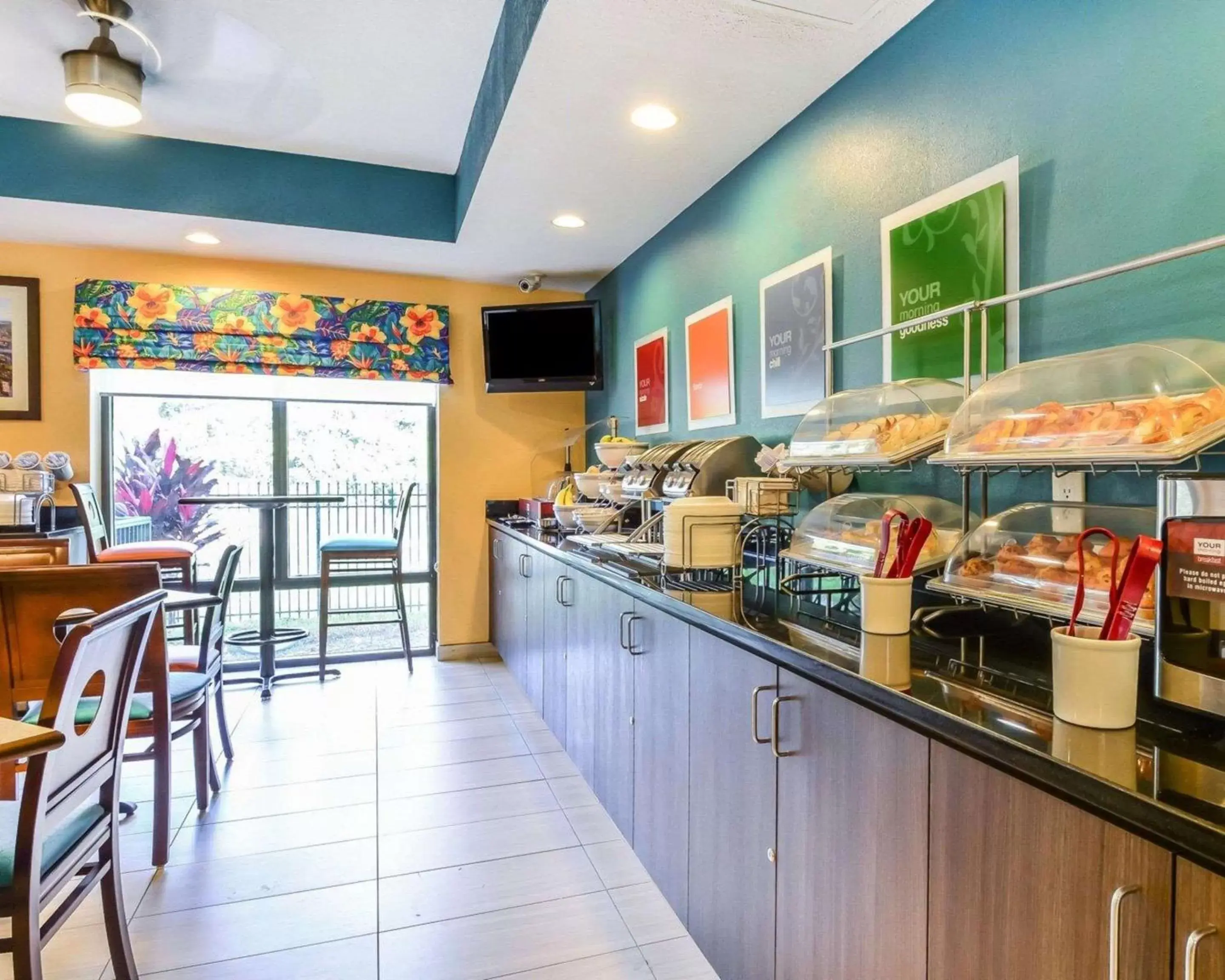 Restaurant/places to eat in Comfort Suites Tampa - Brandon Restaurant/places to eat in Comfort Suites Tampa - Brandon