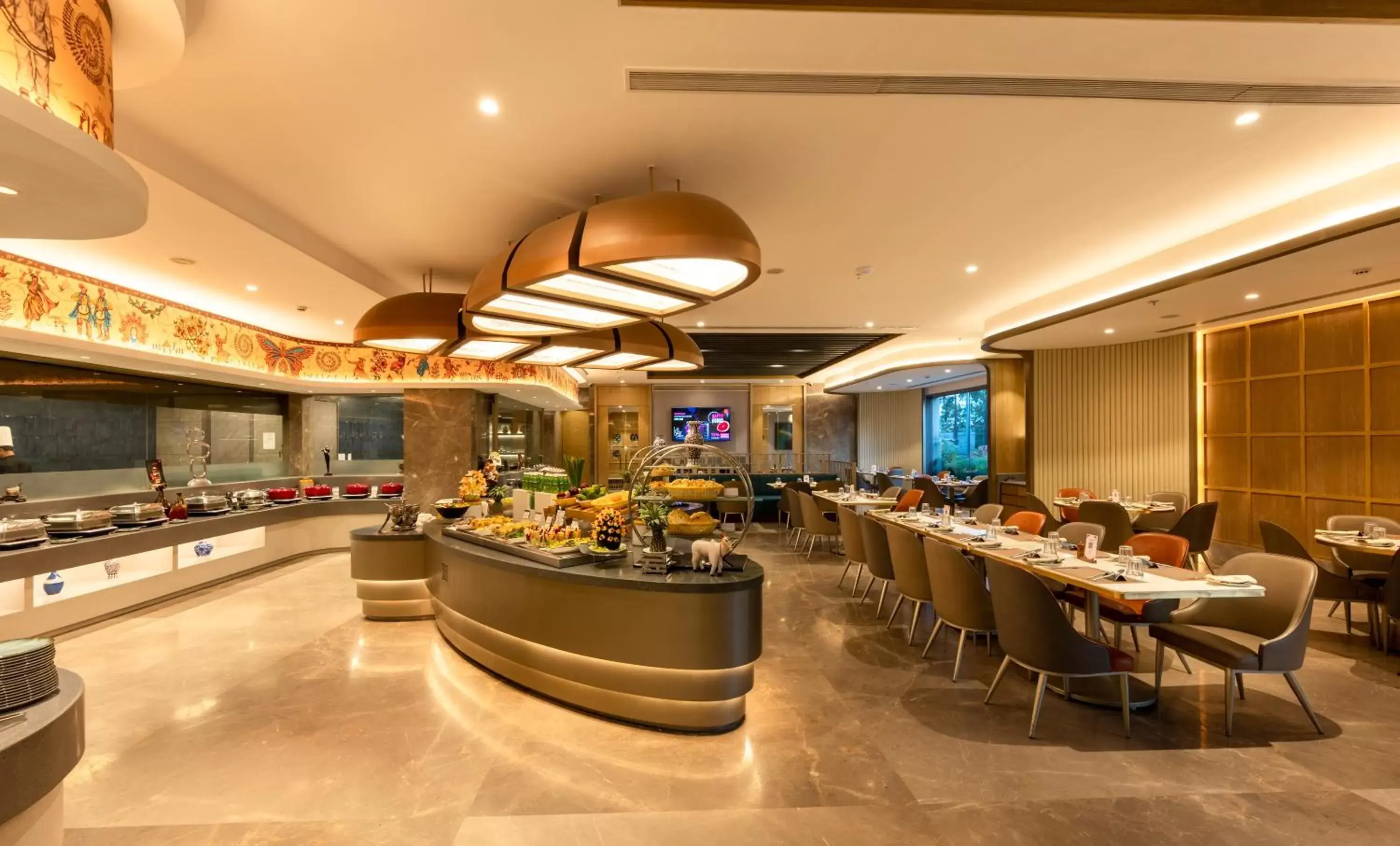 Restaurant/Places to Eat in Express Inn The Business Luxury Hotel