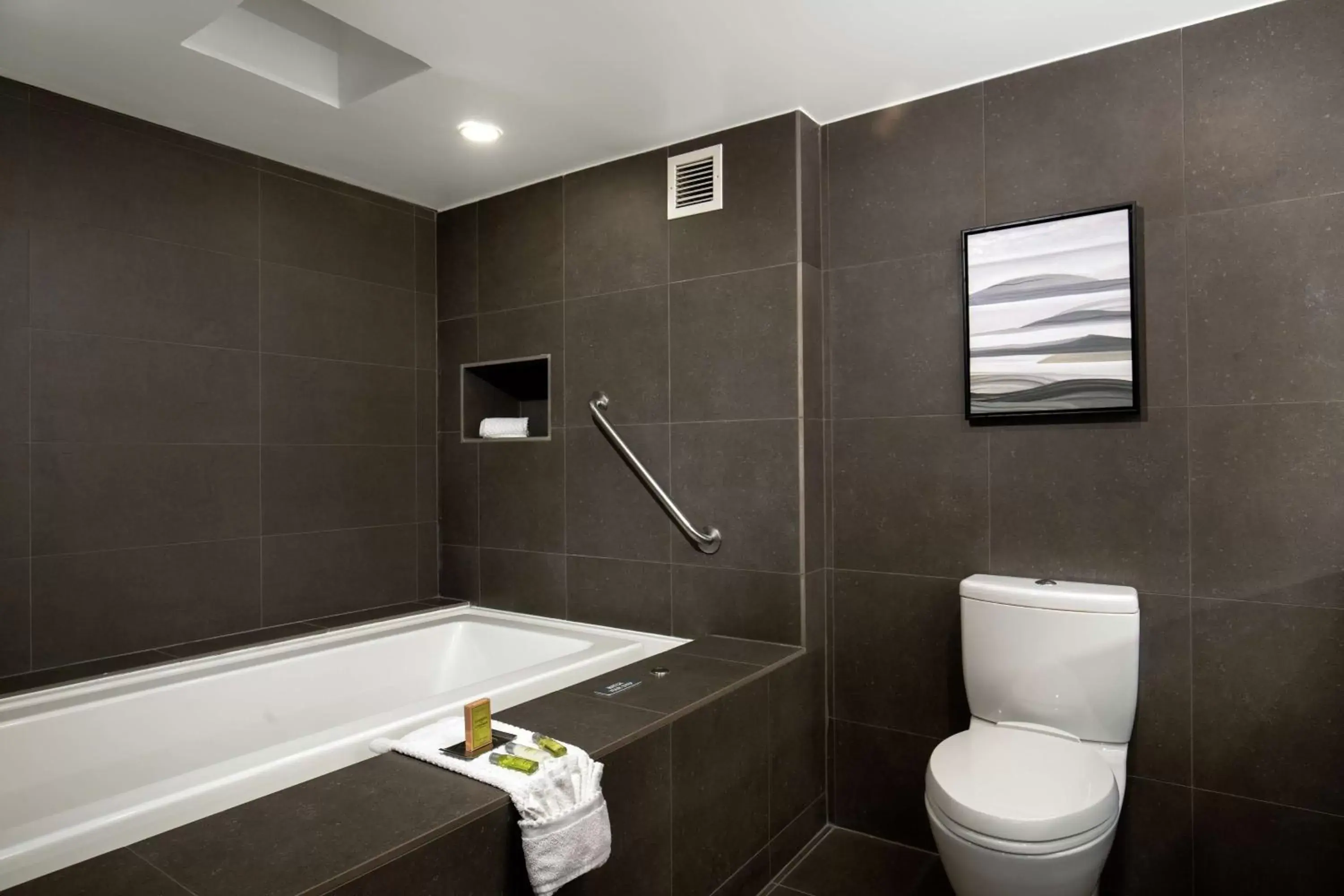 Bathroom in DoubleTree by Hilton Monrovia - Pasadena Area