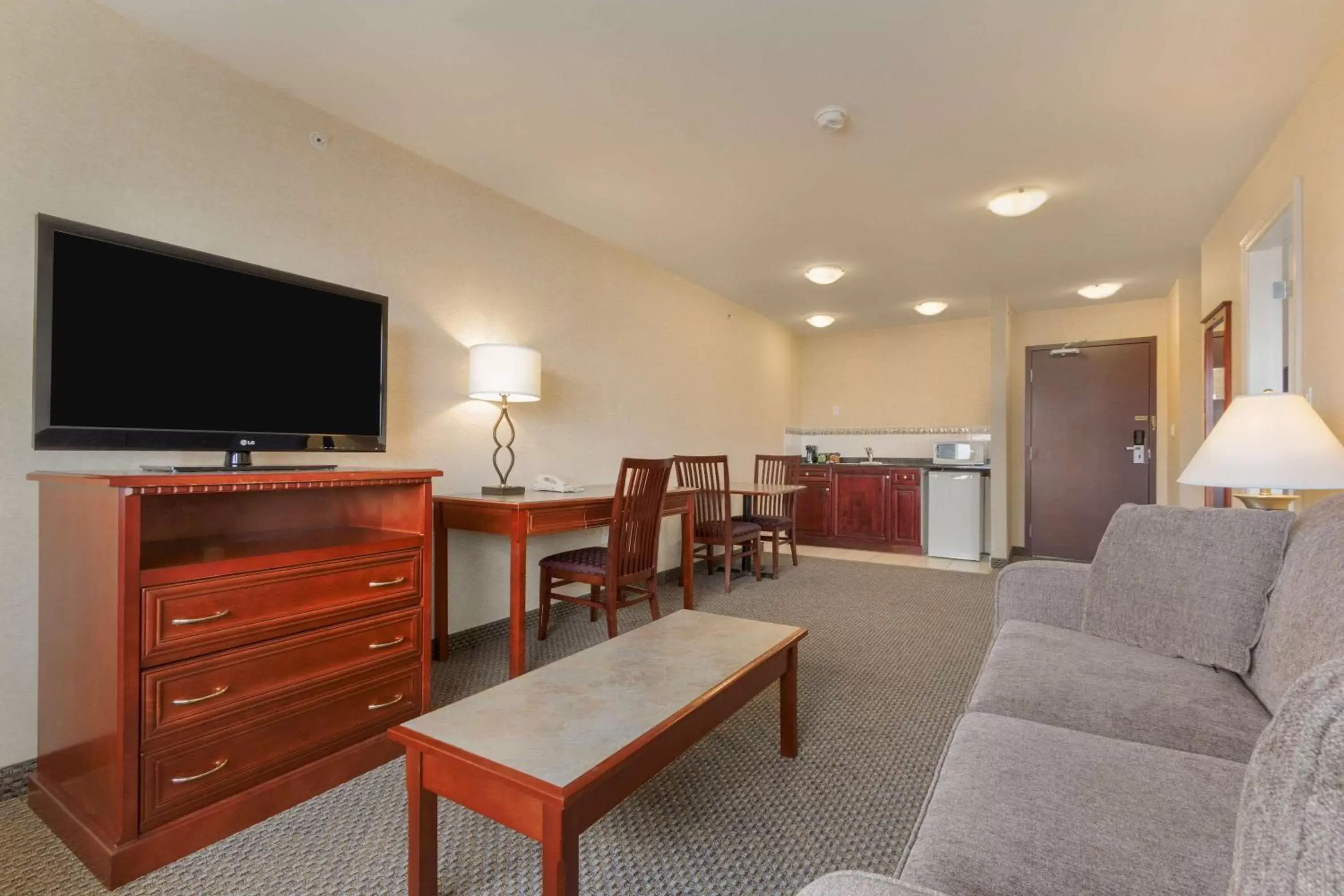 Photo of the whole room, TV/Entertainment Center in Days Inn & Suites by Wyndham Langley