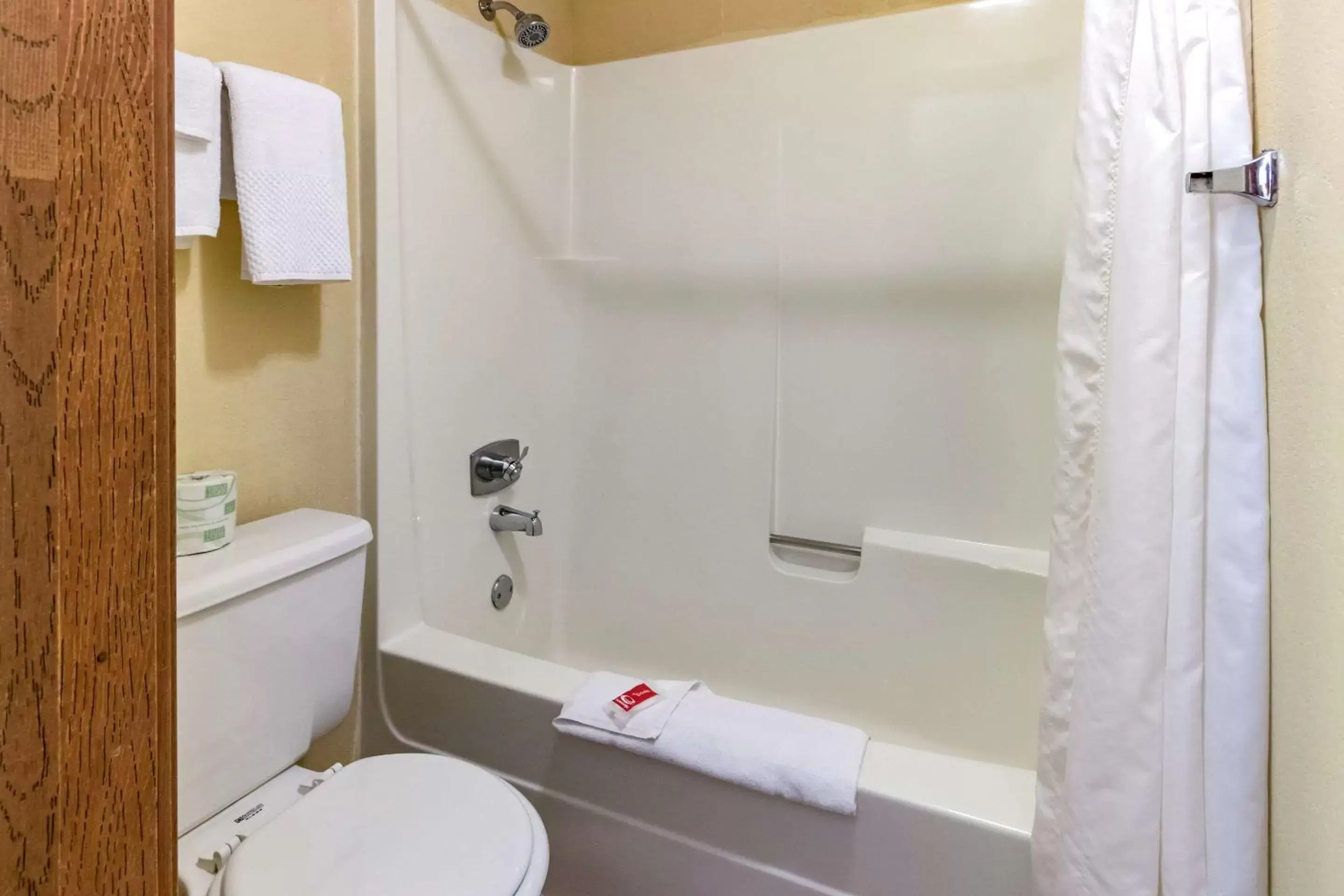 Photo of the whole room, Bathroom in Econo Lodge Billings