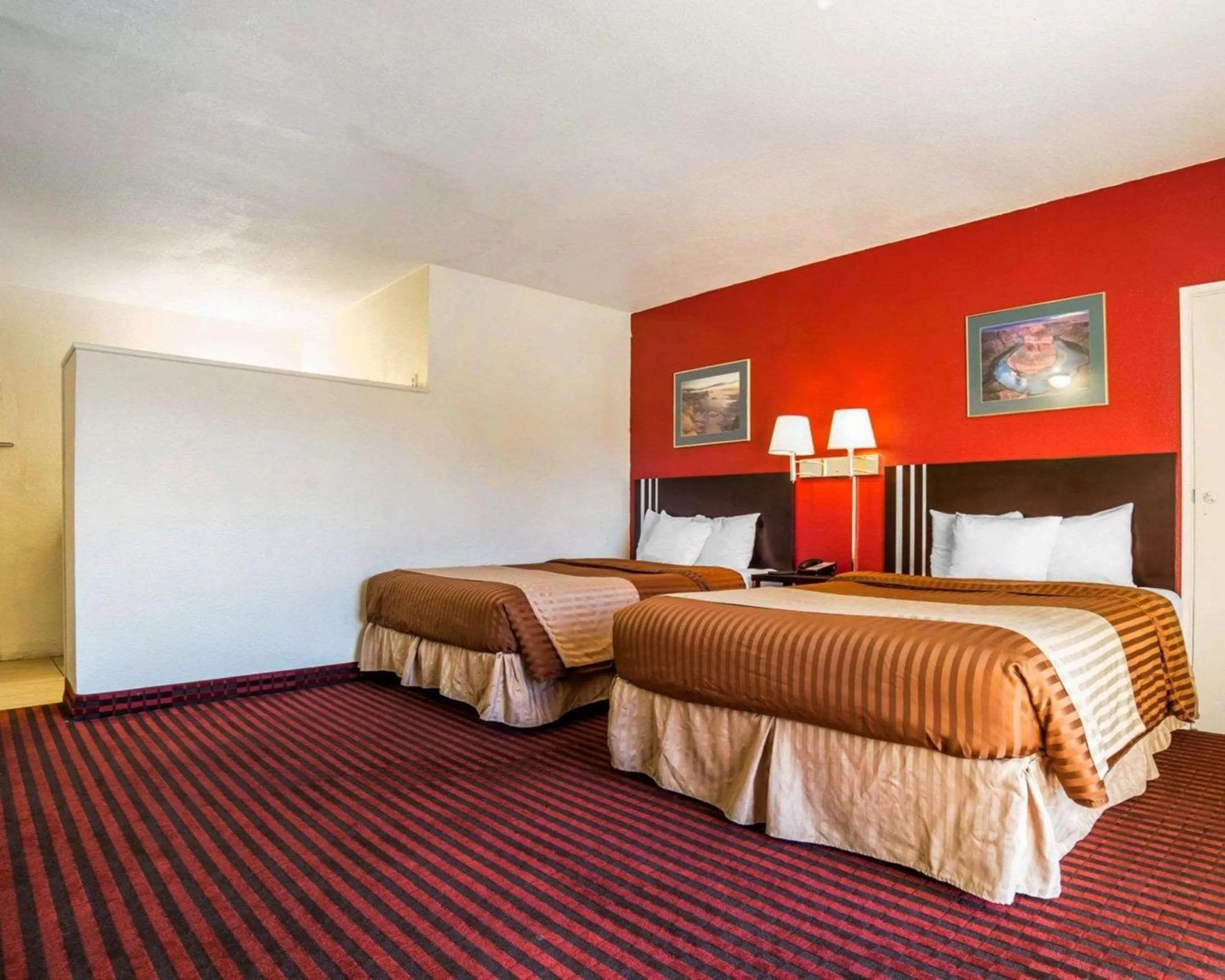 Photo of the whole room, Bed in Rodeway Inn at Lake Powell