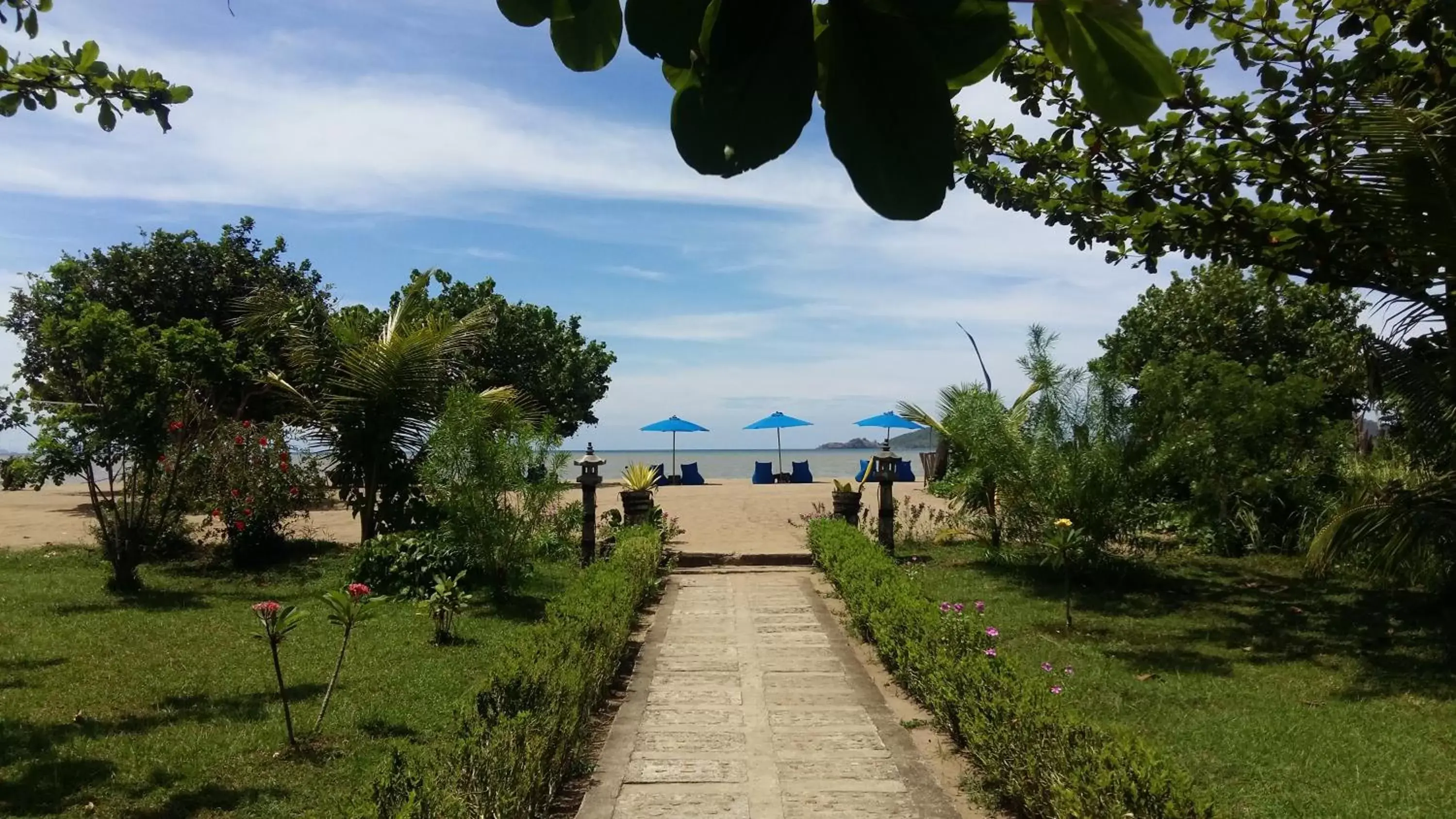 Area and facilities, Garden in Puri Sari Beach Hotel