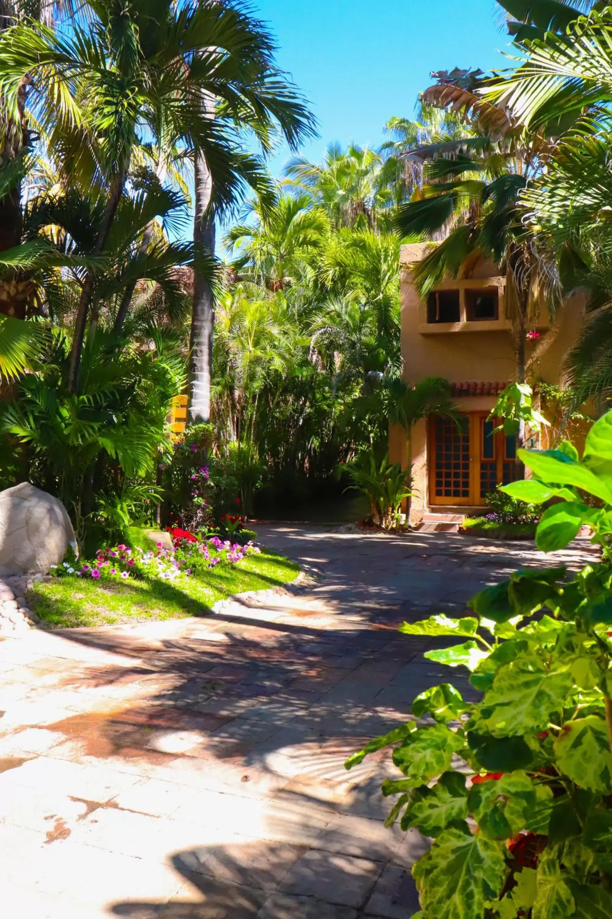 Garden in Villas El Rancho Green Resort