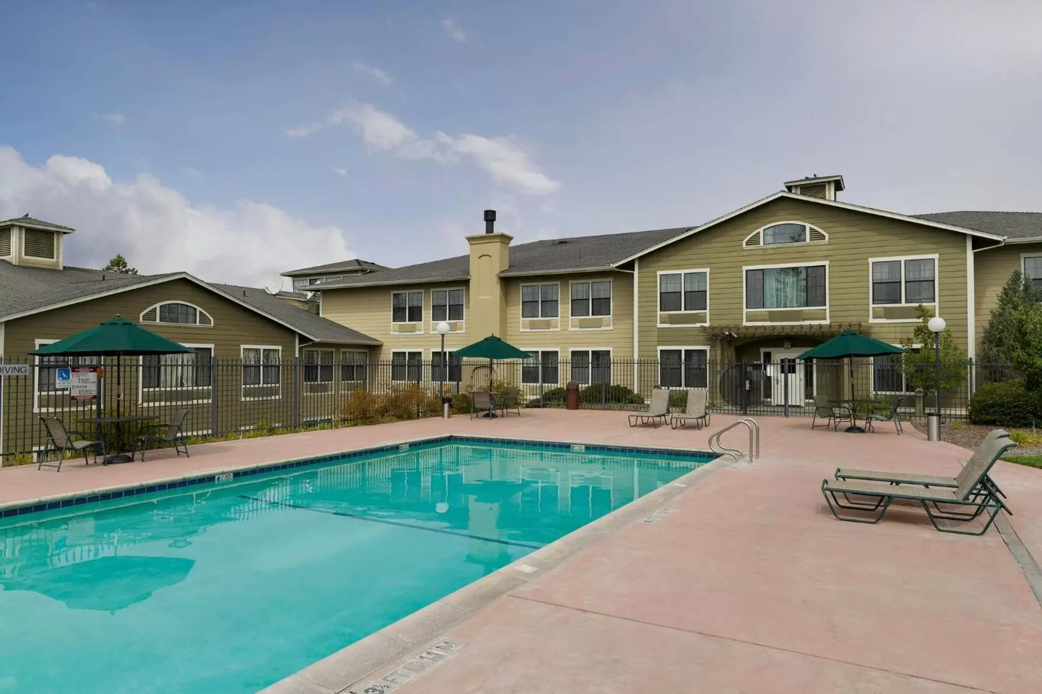 Swimming pool, Property Building in Fairfield Inn and Suites Santa Rosa Sebastopol