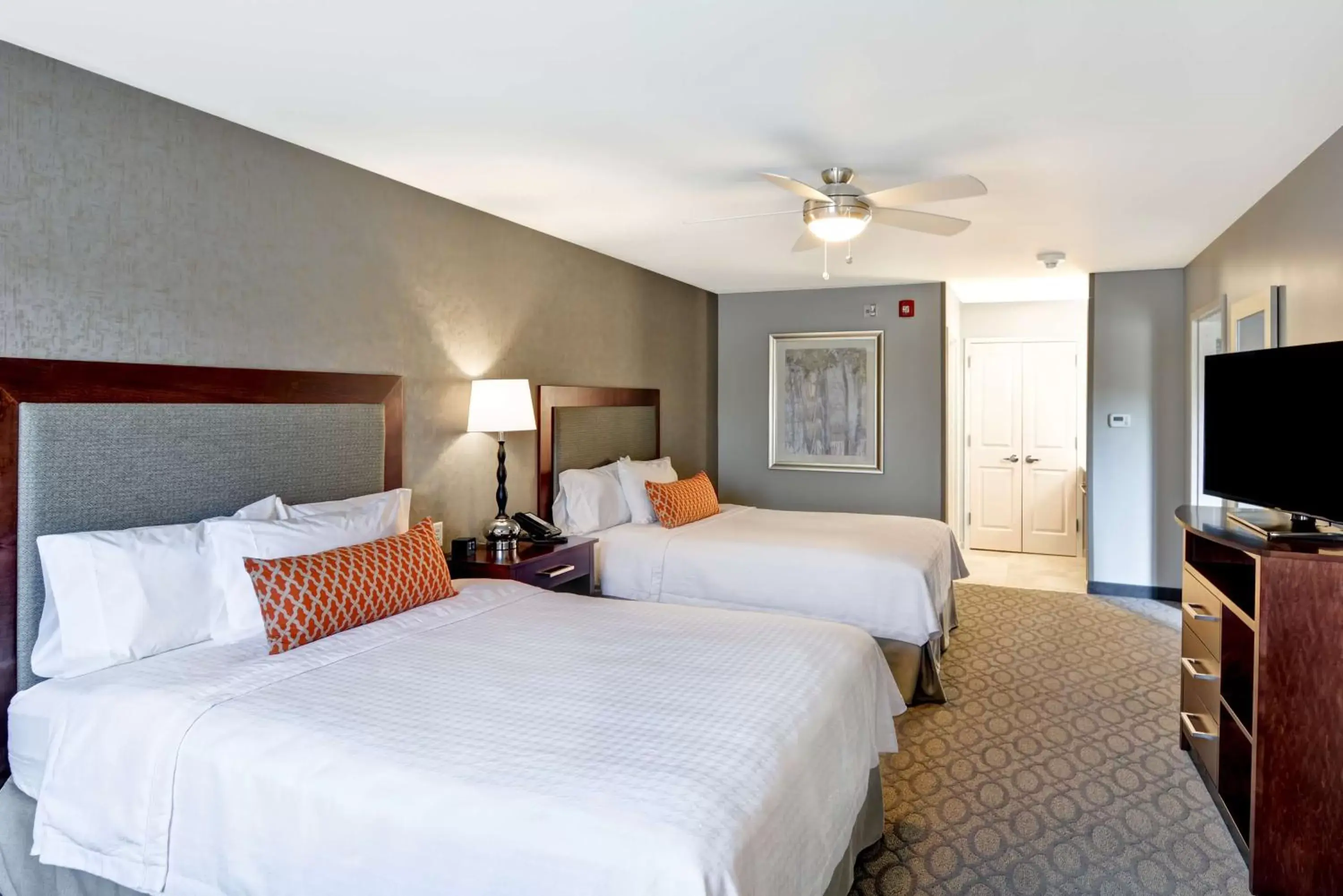 Bedroom, Bed in Homewood Suites By Hilton New Hartford Utica