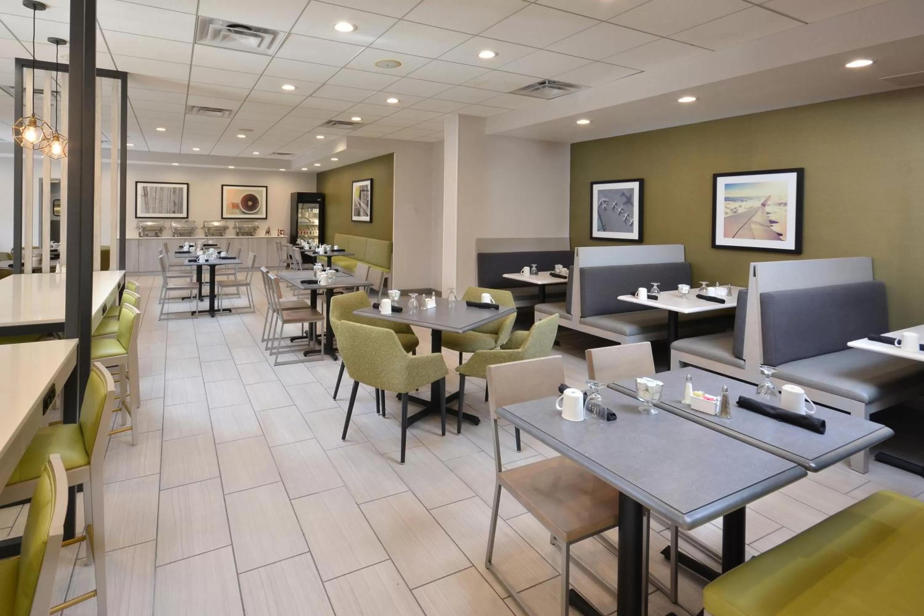 Restaurant/places to eat in Holiday Inn Raleigh Durham Airport by IHG