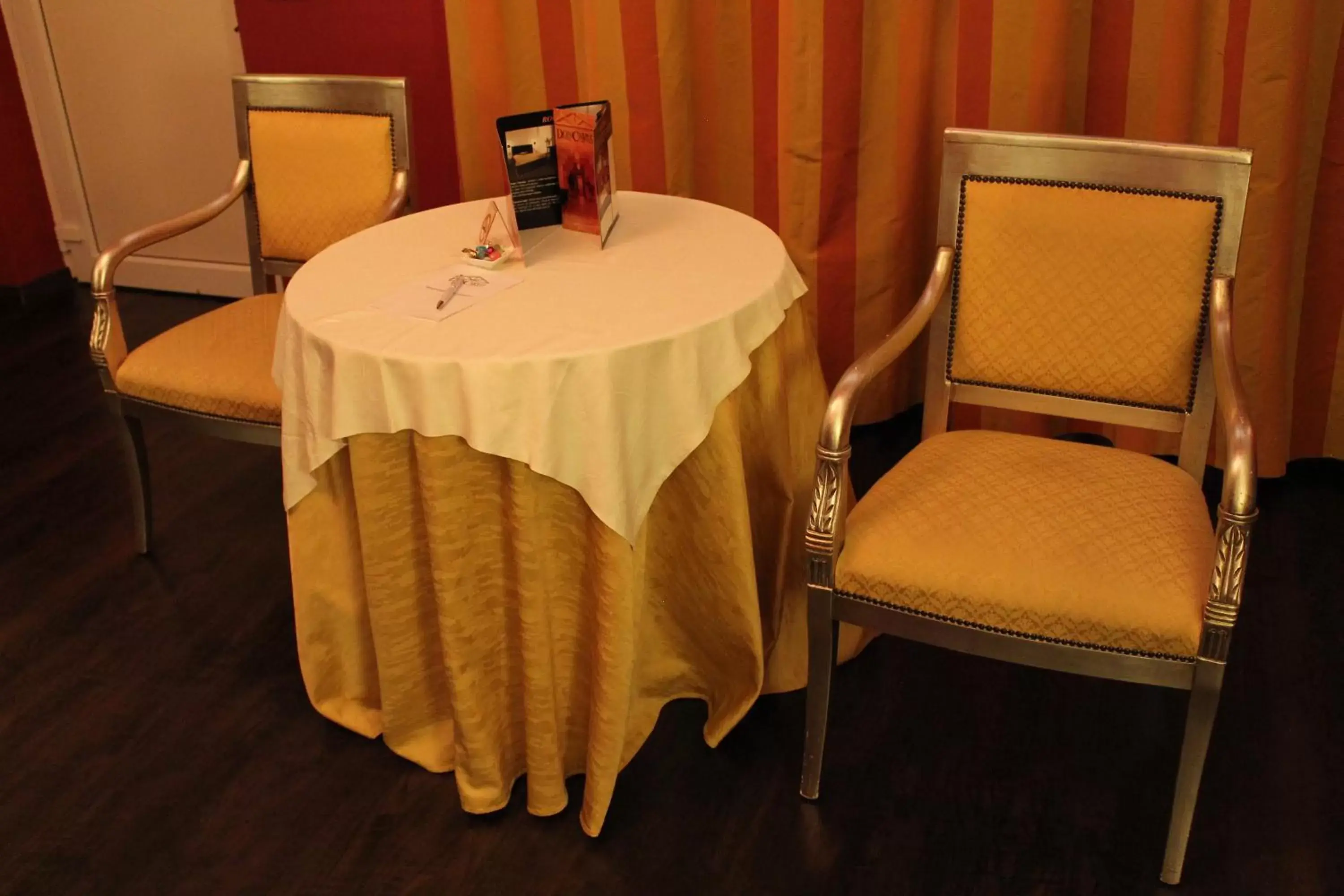 Seating area in Hotel Don Carlo