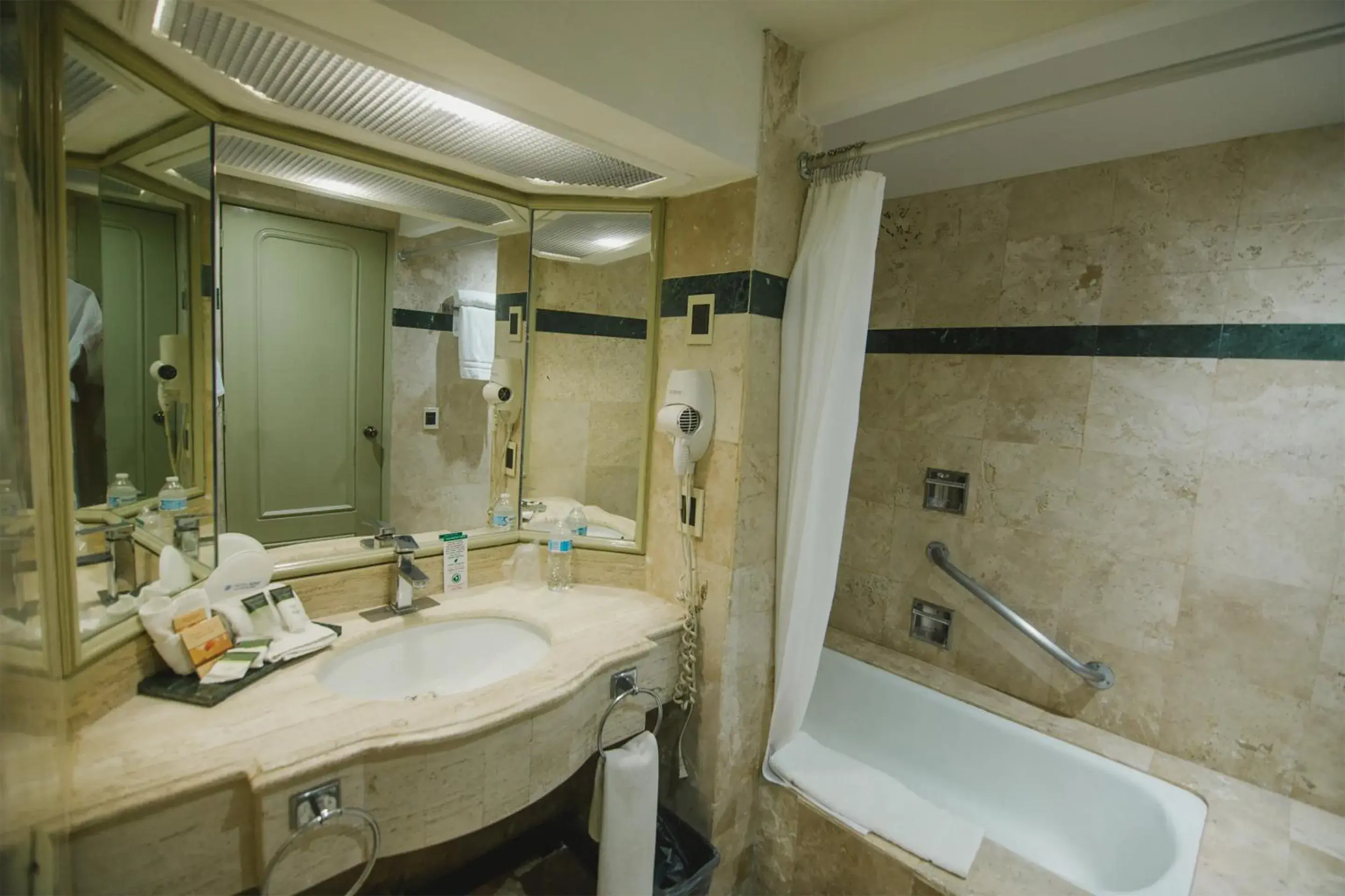 Shower, Bathroom in Nk Hotel Nekié Tepic
