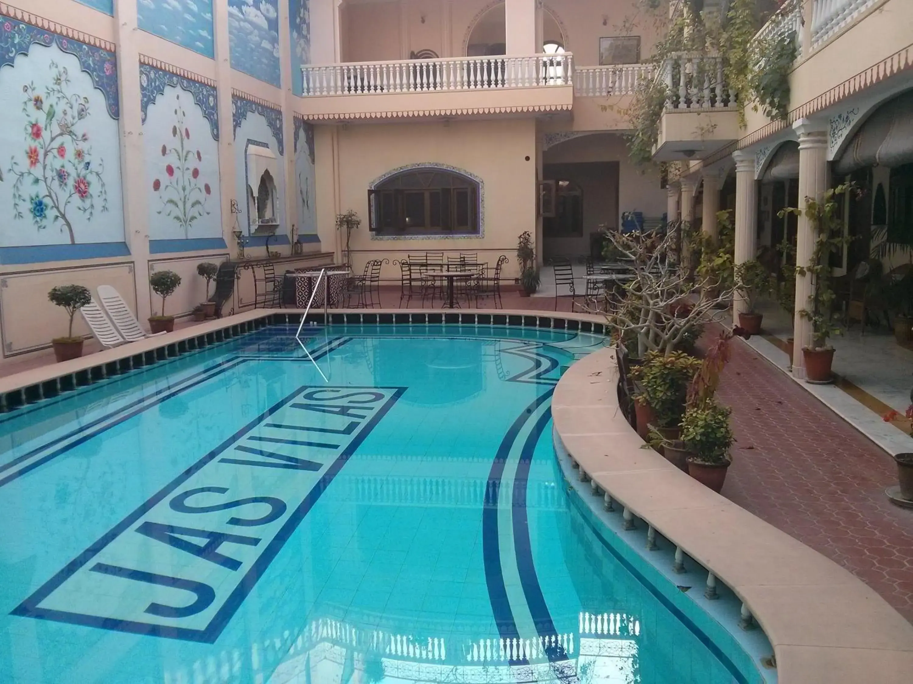 Swimming Pool in Hotel Jasvilas