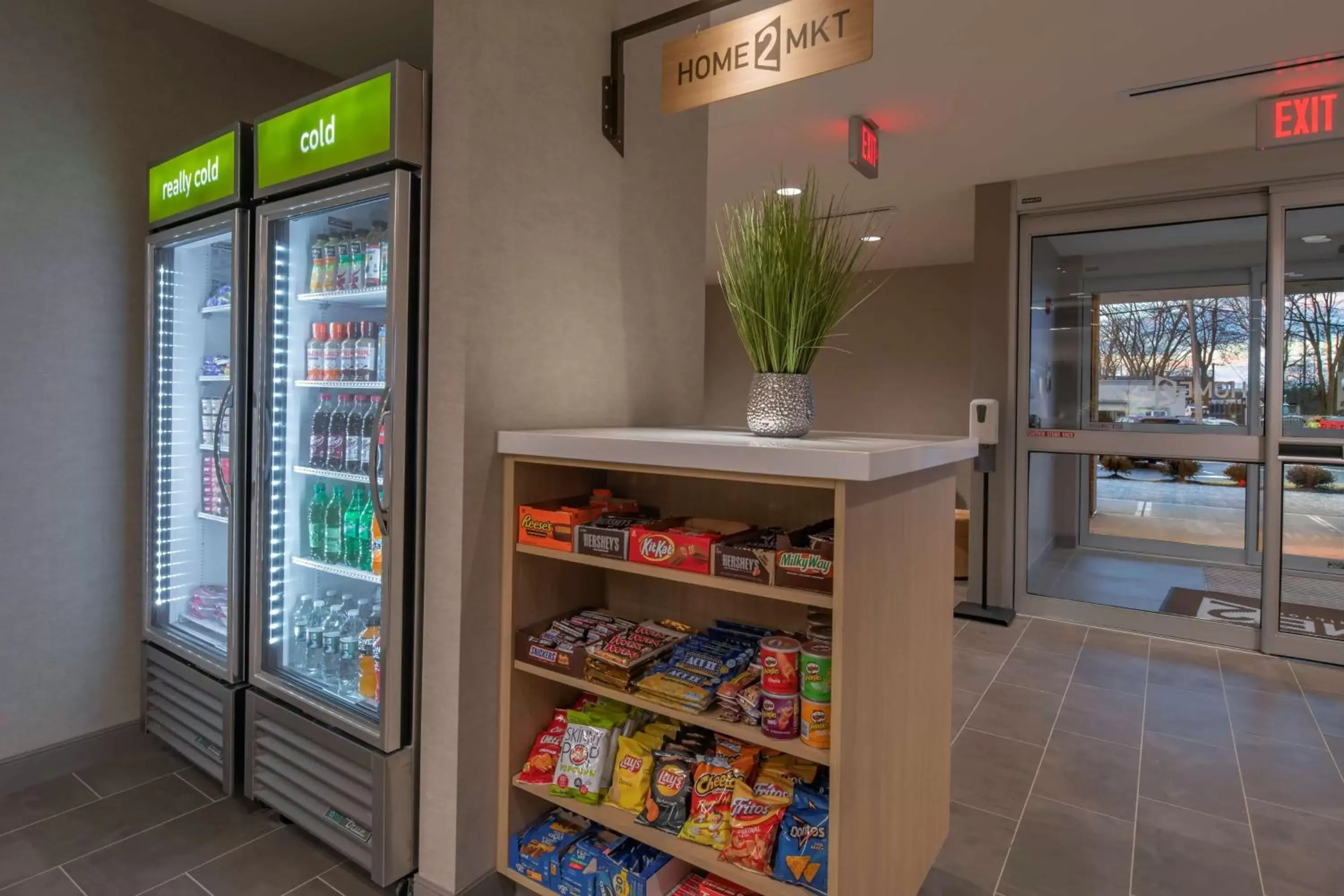 Dining area, Supermarket/Shops in Home2 Suites By Hilton Wayne, NJ