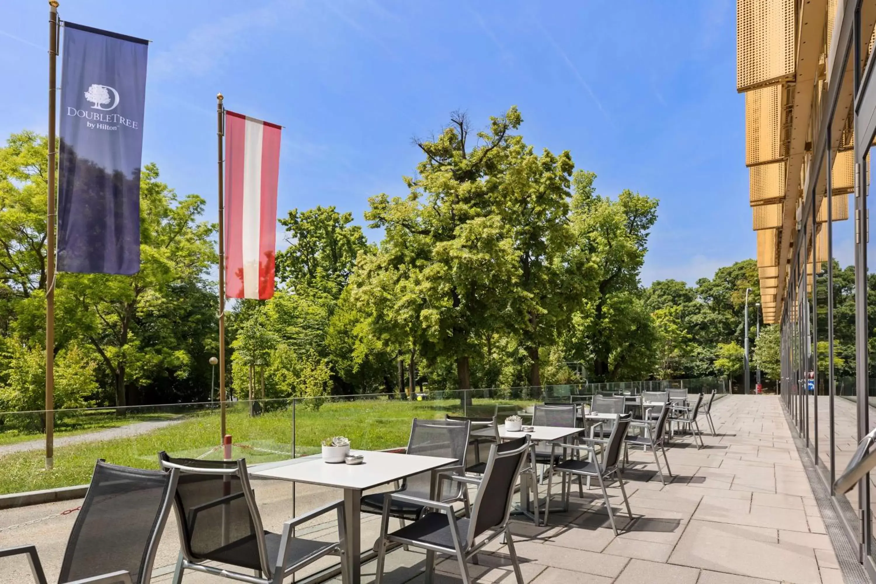 Patio, Restaurant/Places to Eat in Doubletree by Hilton Vienna Schonbrunn