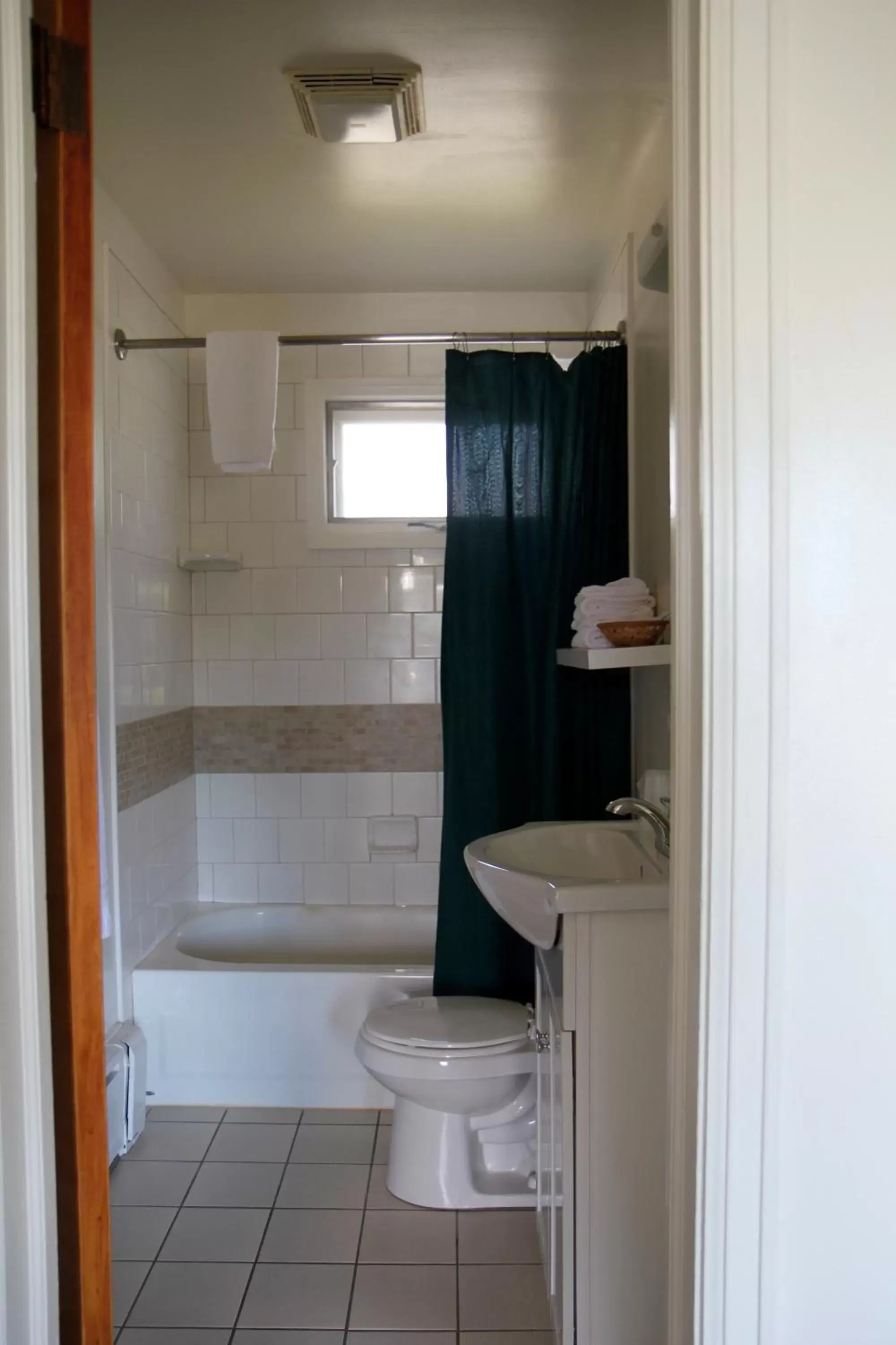 Bathroom in Sara Placid Inn & Suites