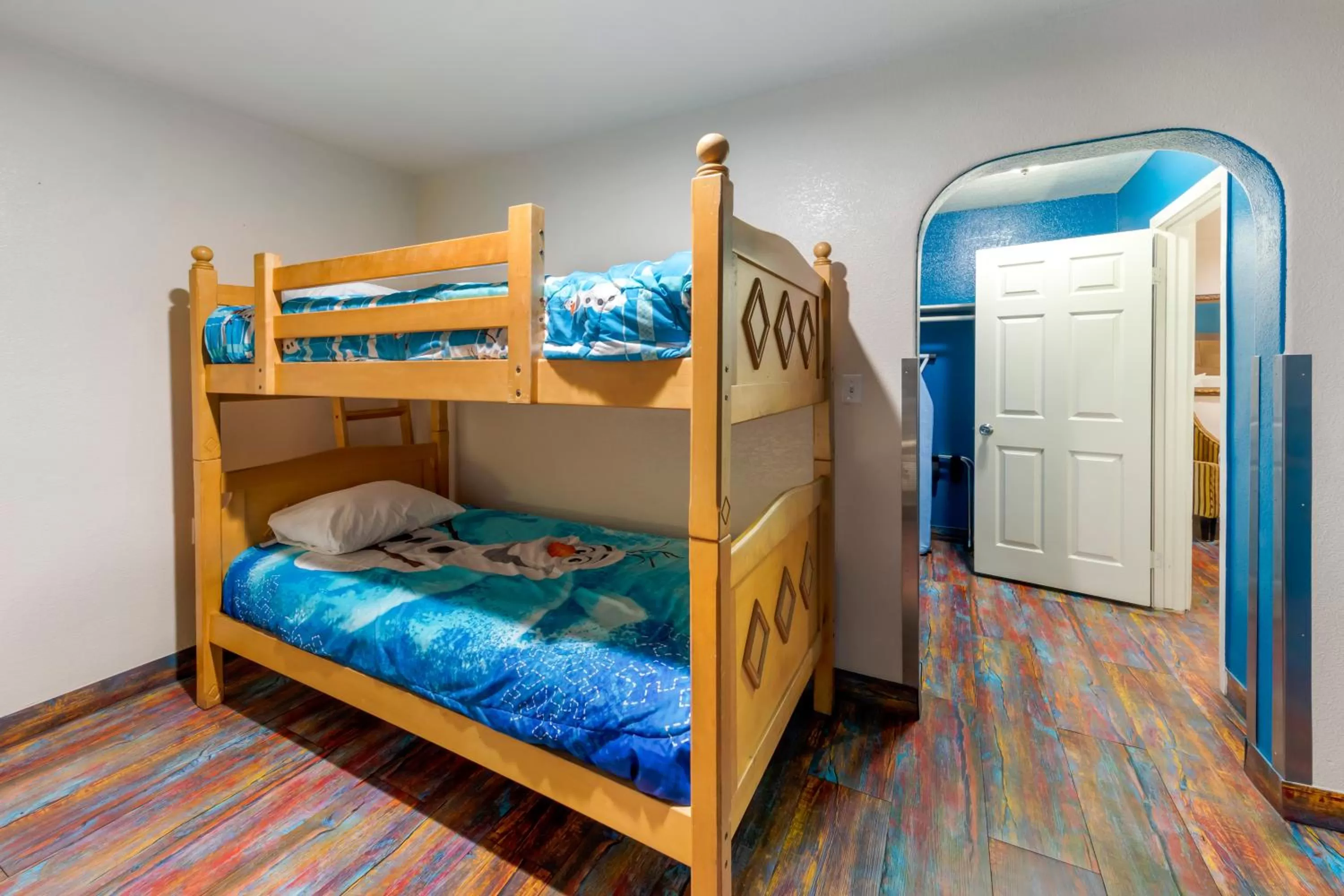 bunk bed, Bed in Anaheim Discovery Inn and Suites