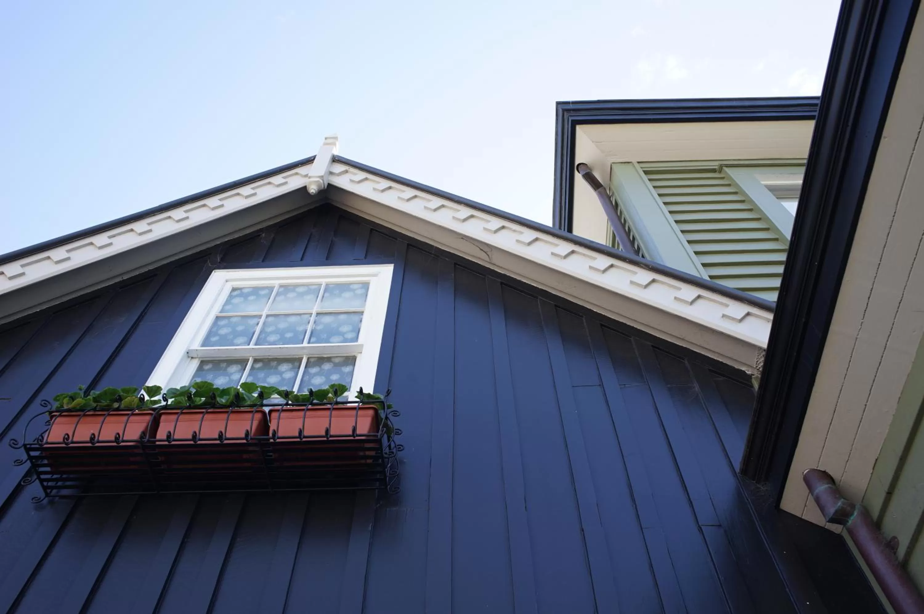 Facade/entrance in Issey Manor