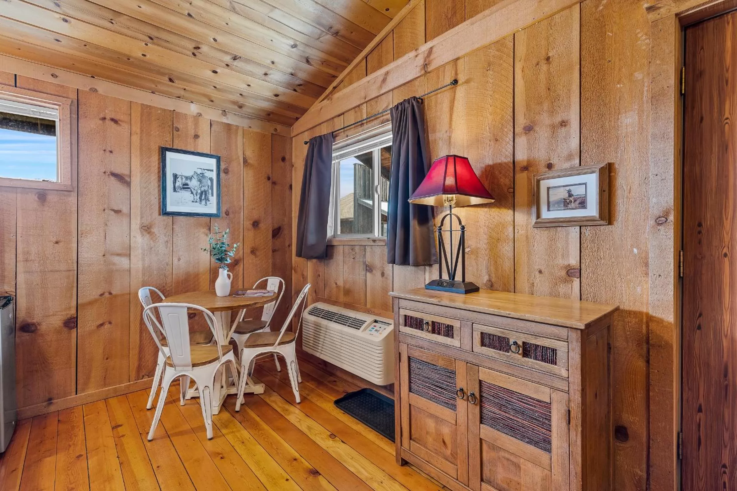 Dining area in Trapper's Rendezvous