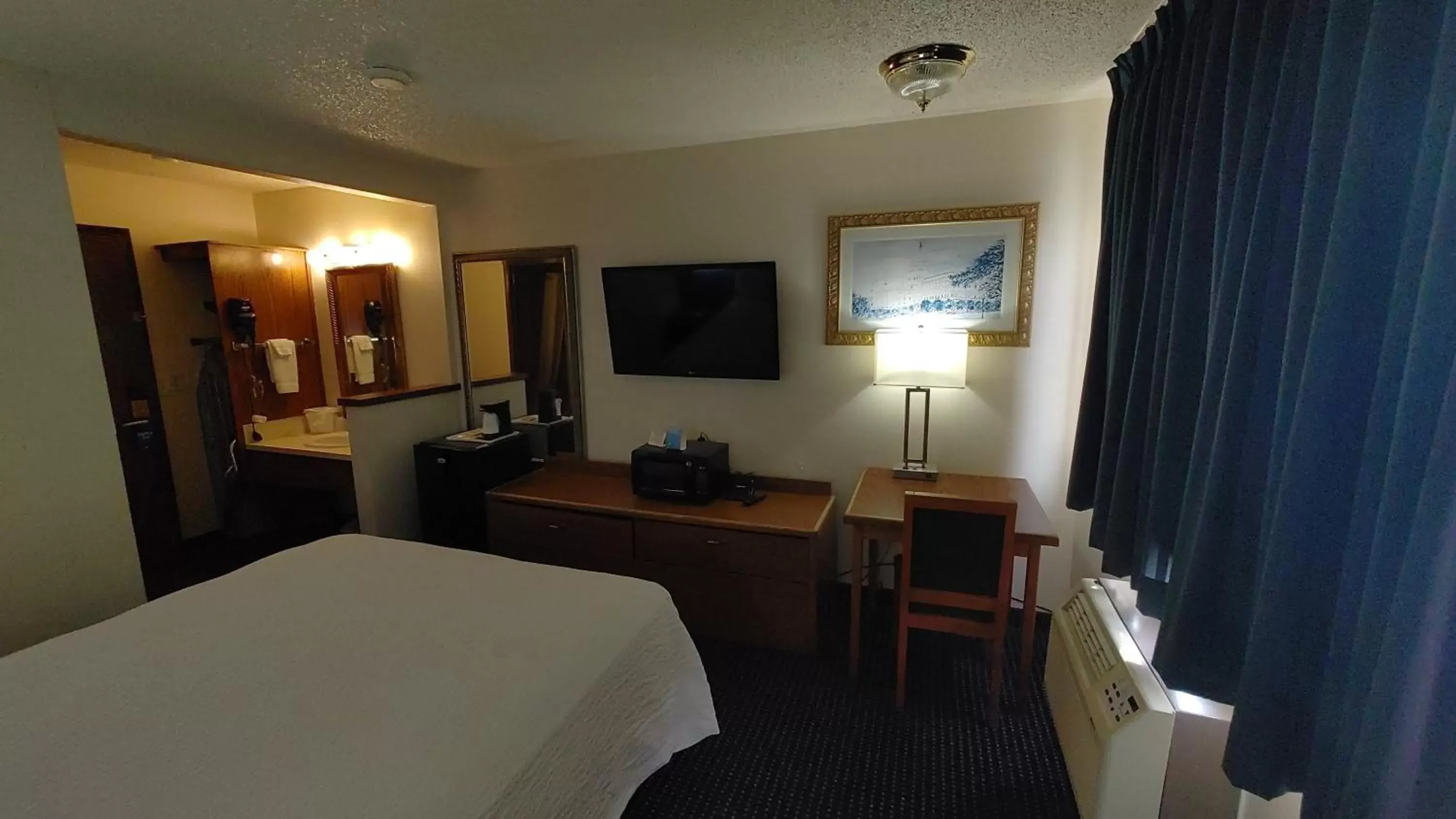 Photo of the whole room, TV/Entertainment Center in Days Inn by Wyndham Pocatello University Area