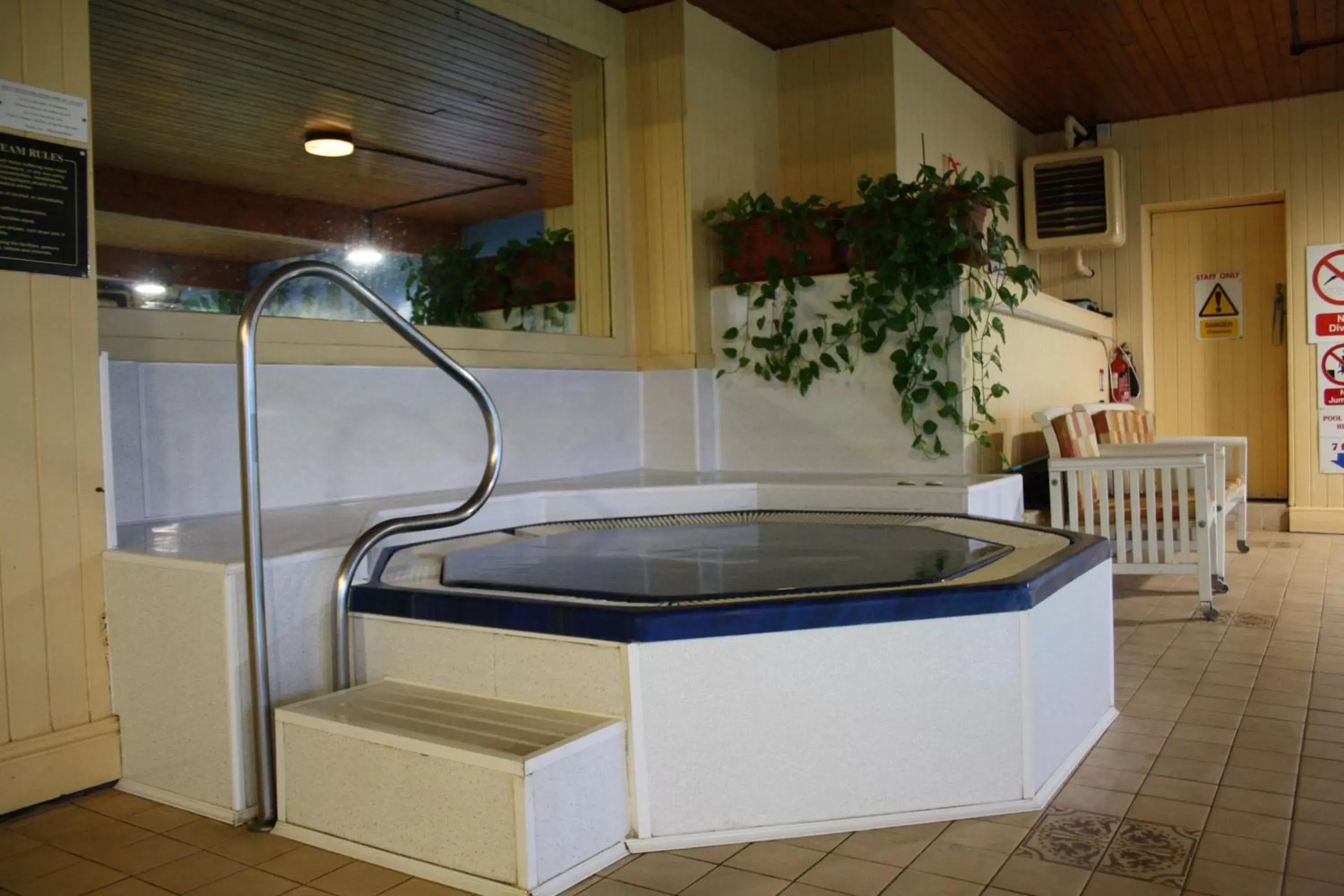 Hot Tub in The Devoncourt Resort