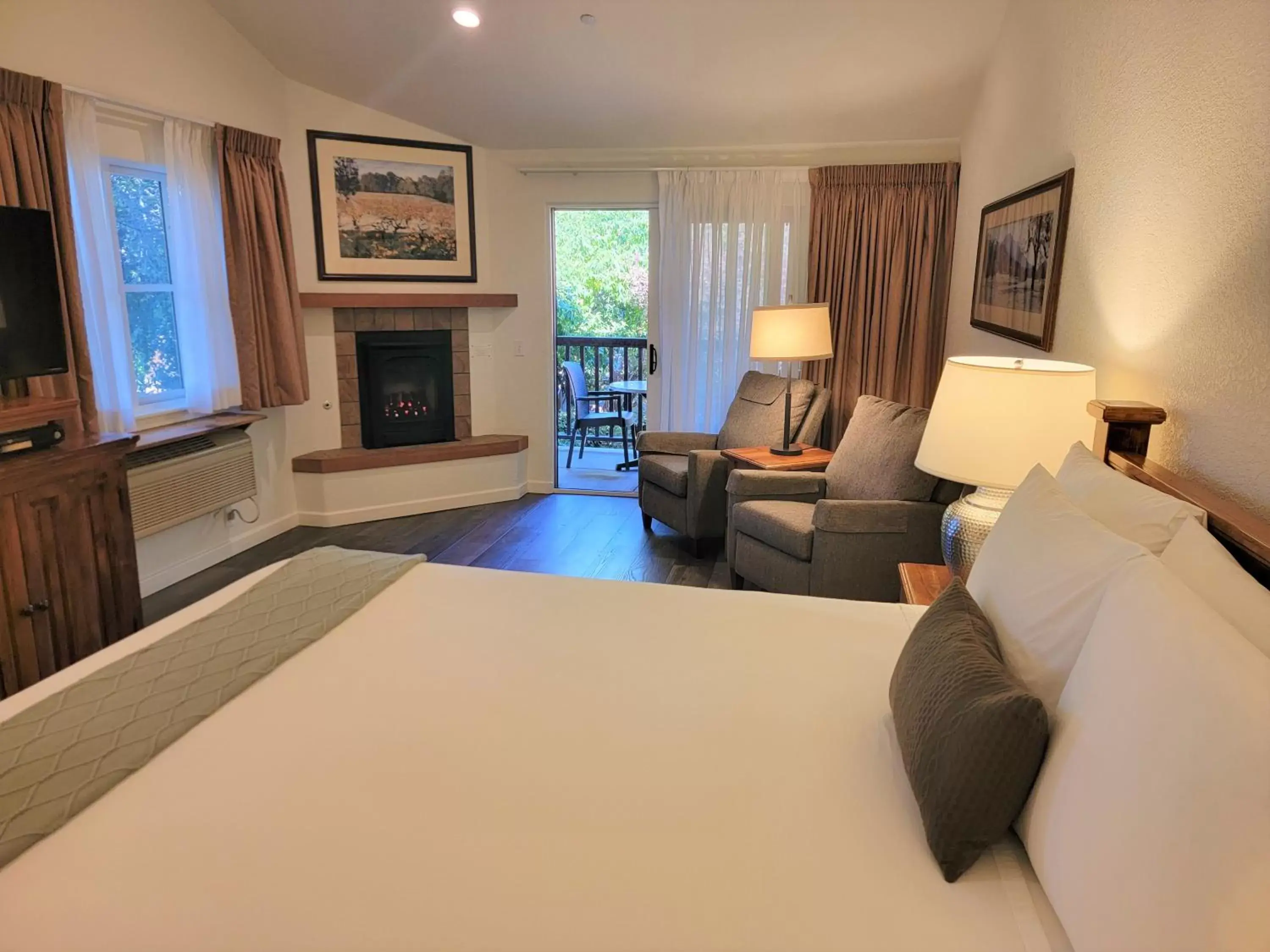 Bedroom, Seating Area in El Pueblo Inn