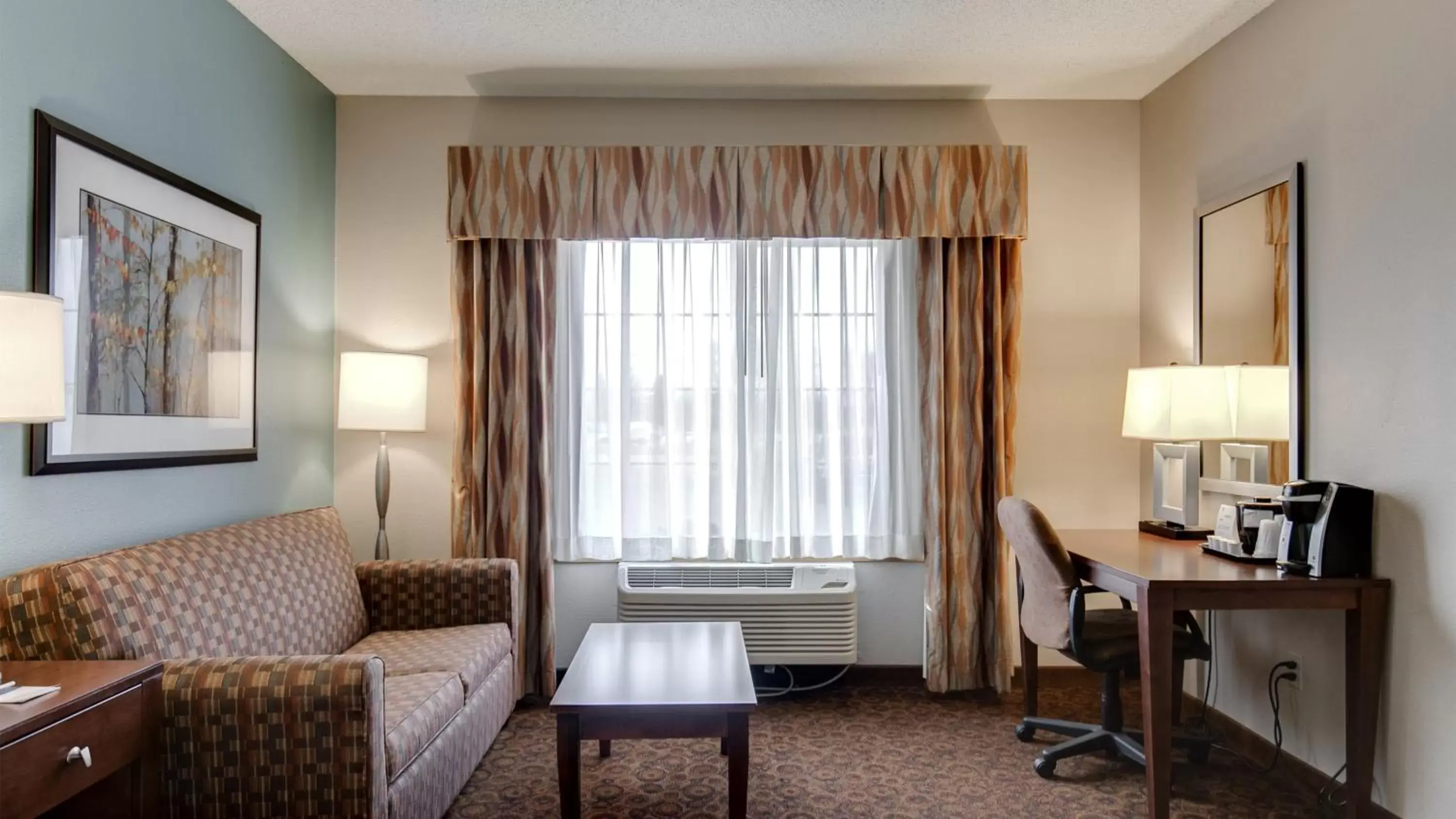 Photo of the whole room, Seating Area in Holiday Inn Express and Suites St. Cloud, an IHG Hotel