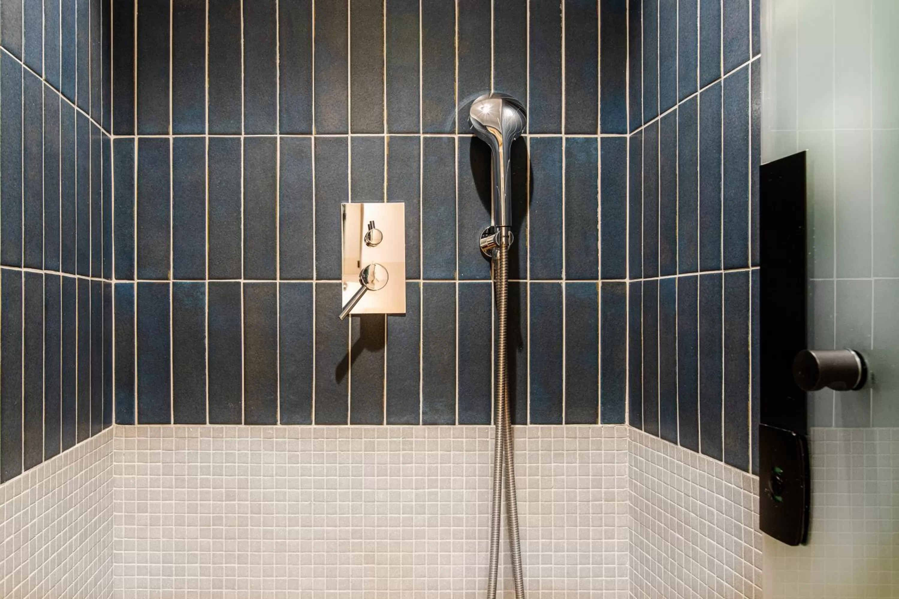 Shower in PAREA Athens