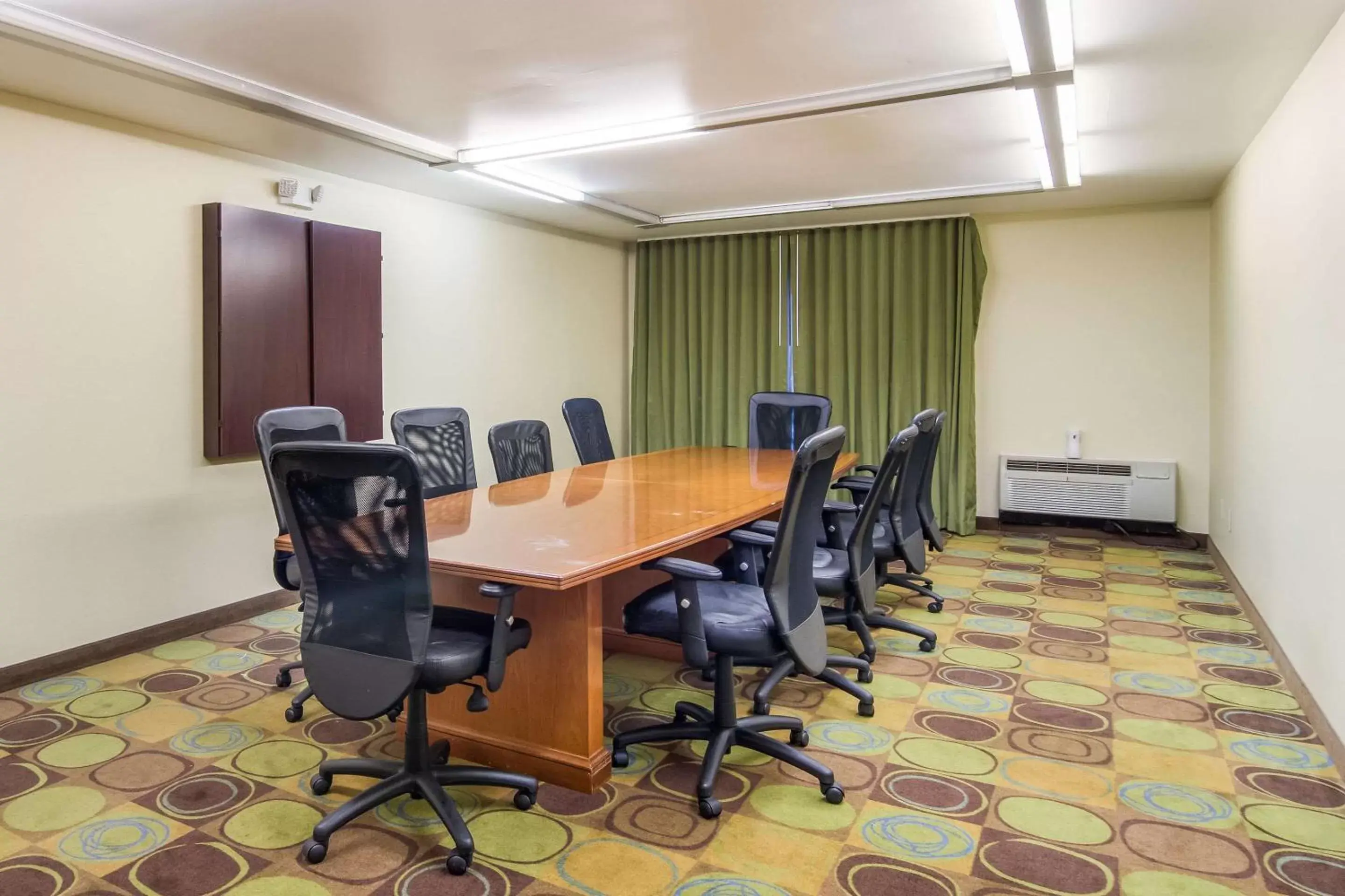 On site, Business Area/Conference Room in Comfort Inn and Suites Pittsburgh