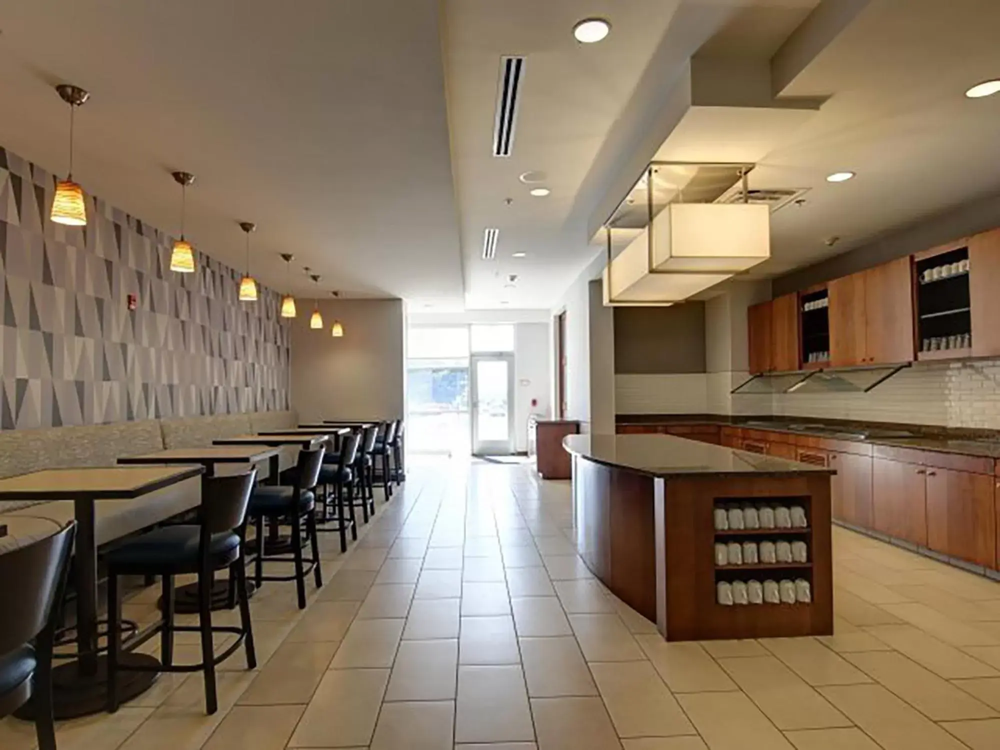 Dining area in Hyatt House Naperville/Warrenville