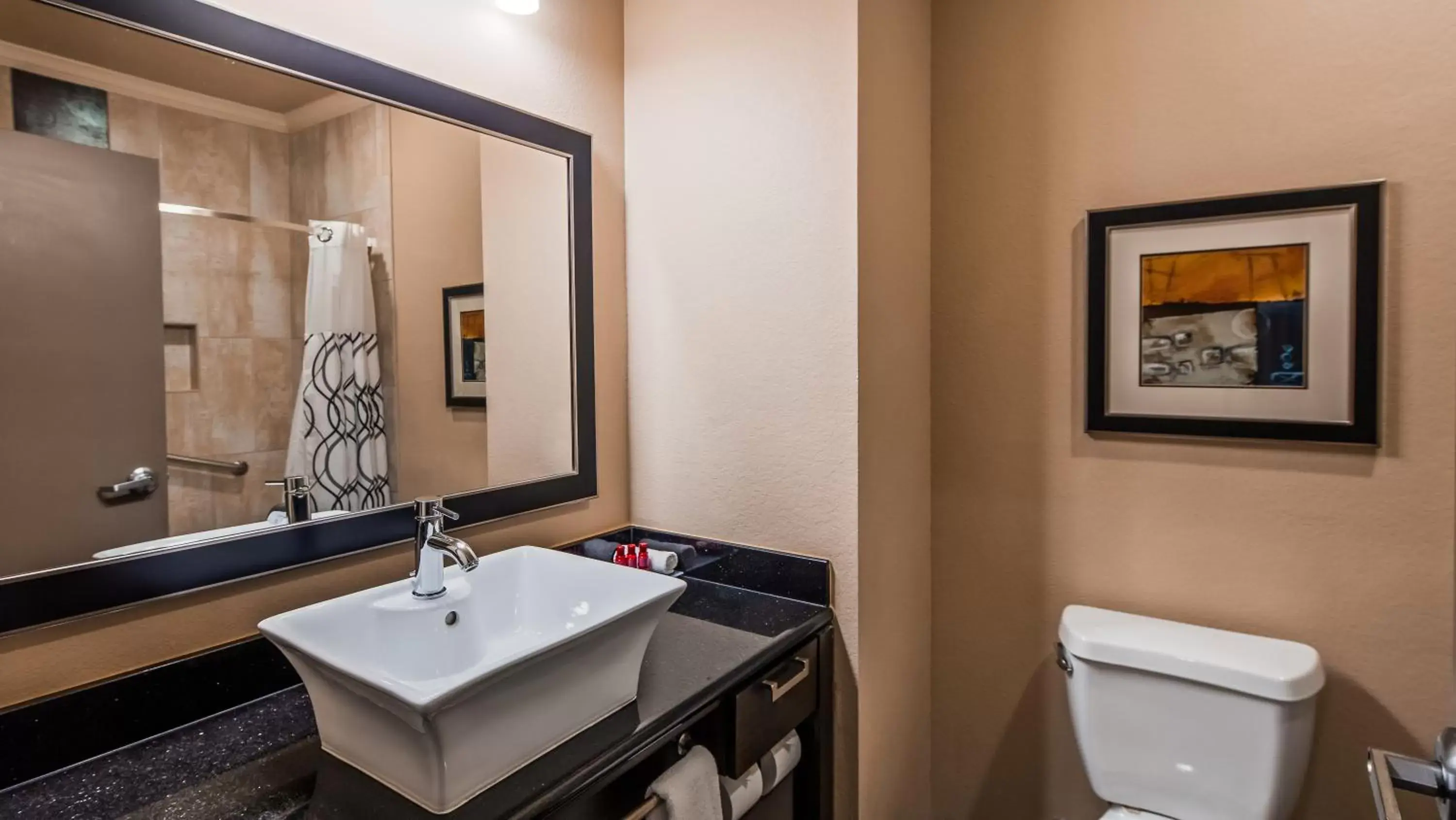 Toilet, Bathroom in Best Western Premier Crown Chase Inn & Suites