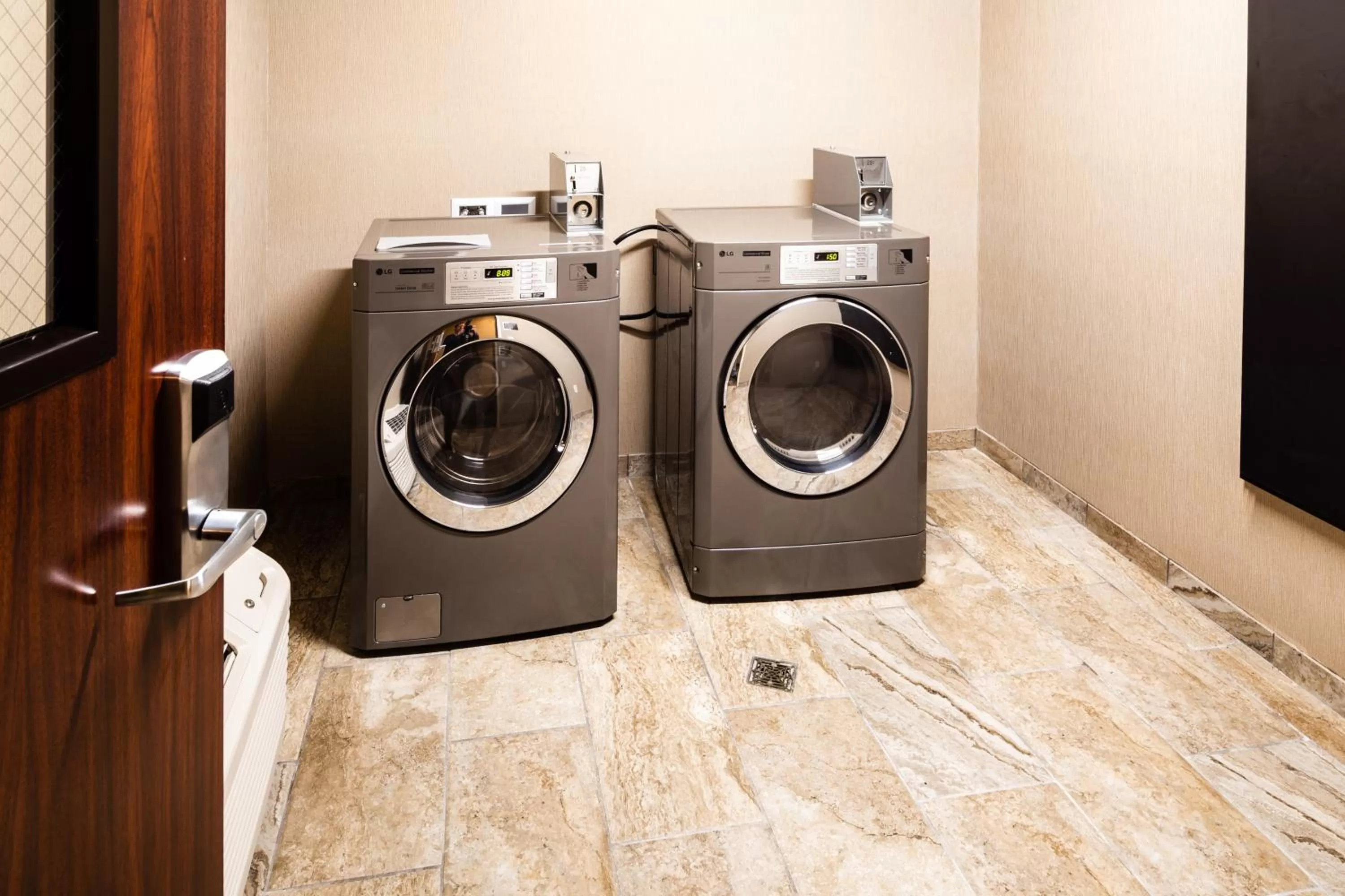 Area and facilities in Cobblestone Inn & Suites Fairfield Bay