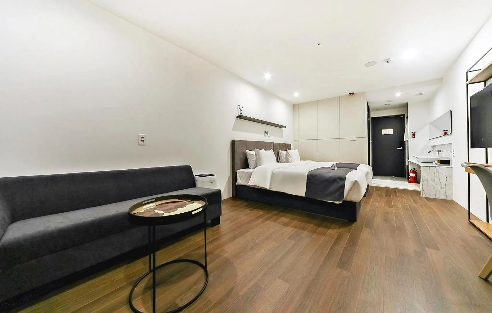 Bed in Hotel Noblestay