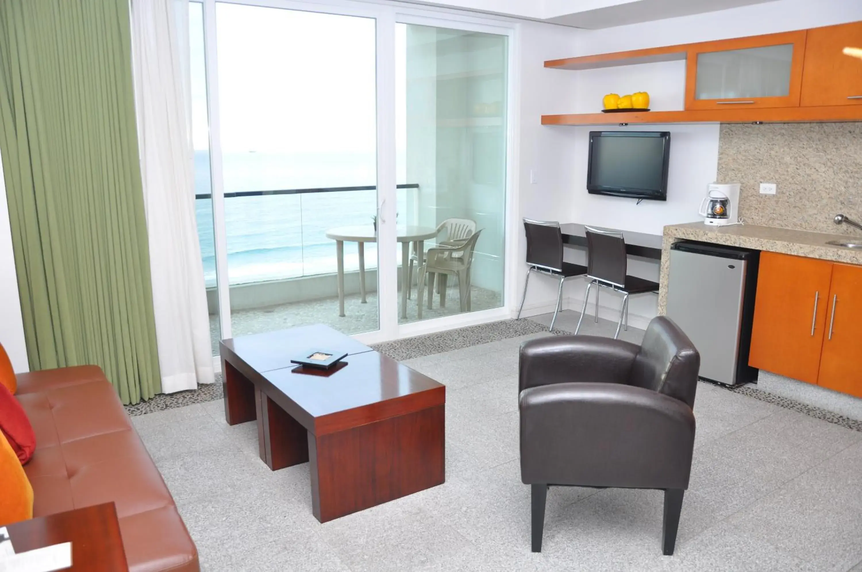 Kitchen or kitchenette, Seating Area in Rosarito Beach Hotel