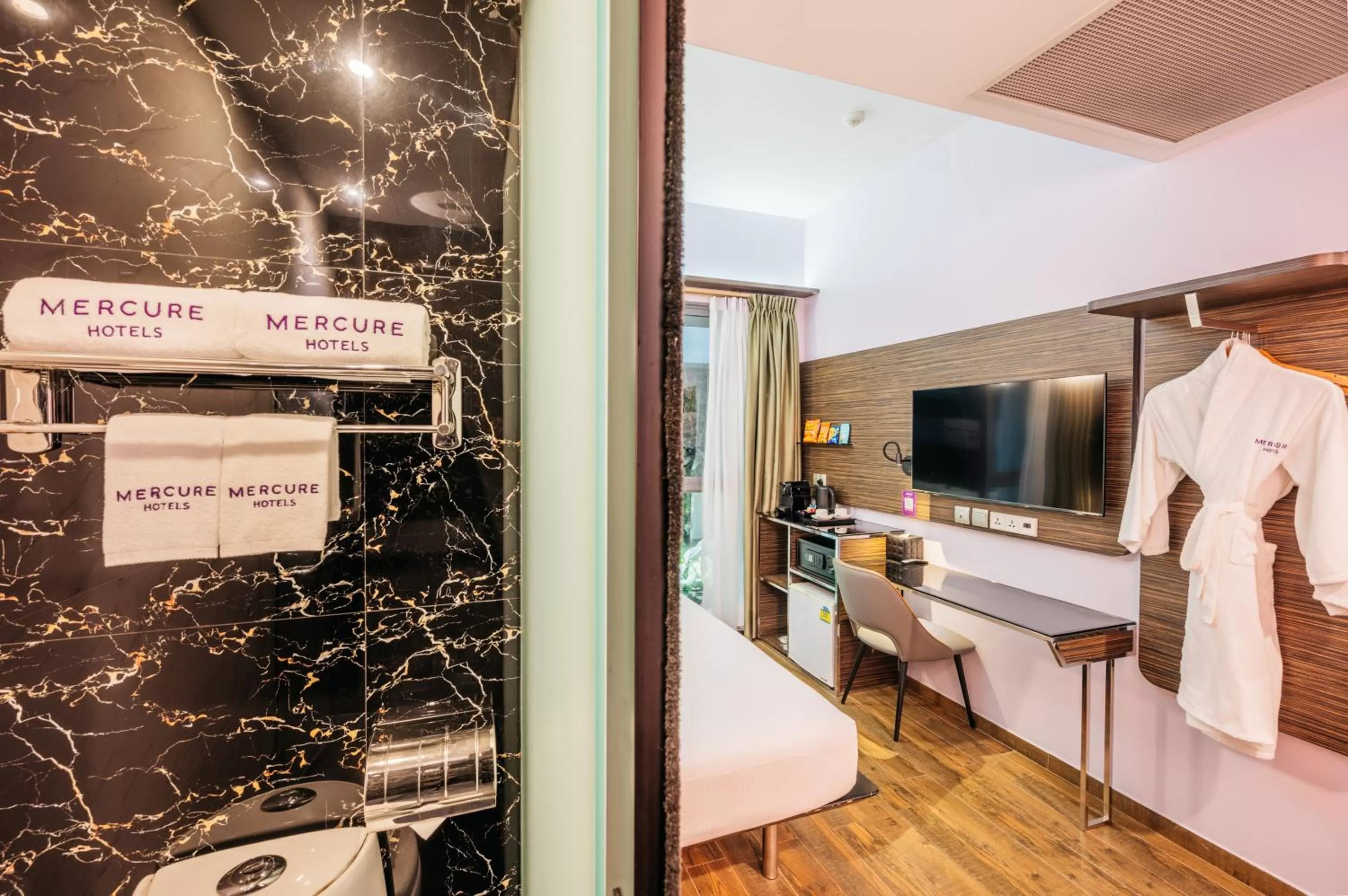 Public Bath in Mercure Singapore Tyrwhitt