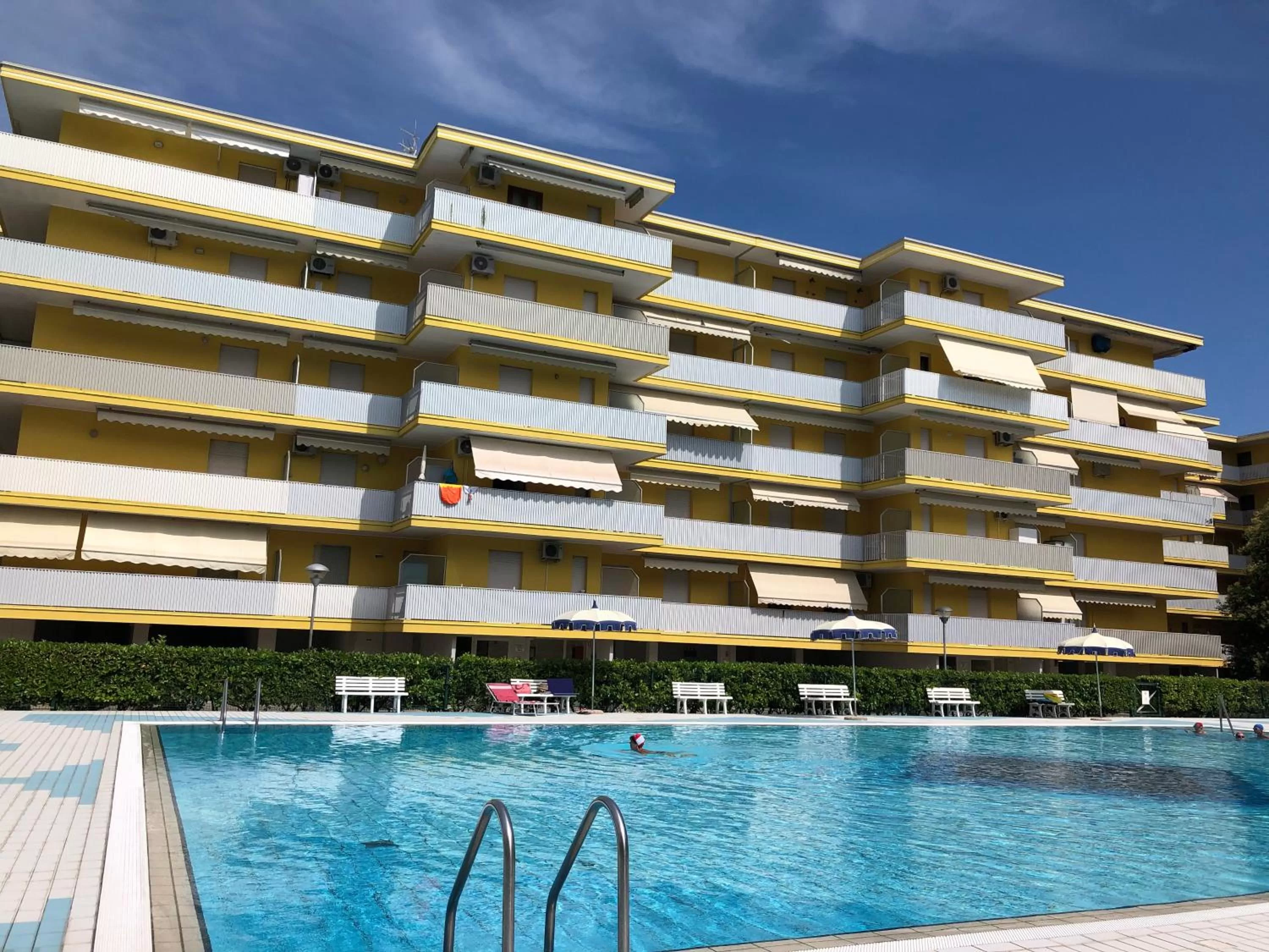 Swimming Pool in Residence Valbella - GETURHOTELS