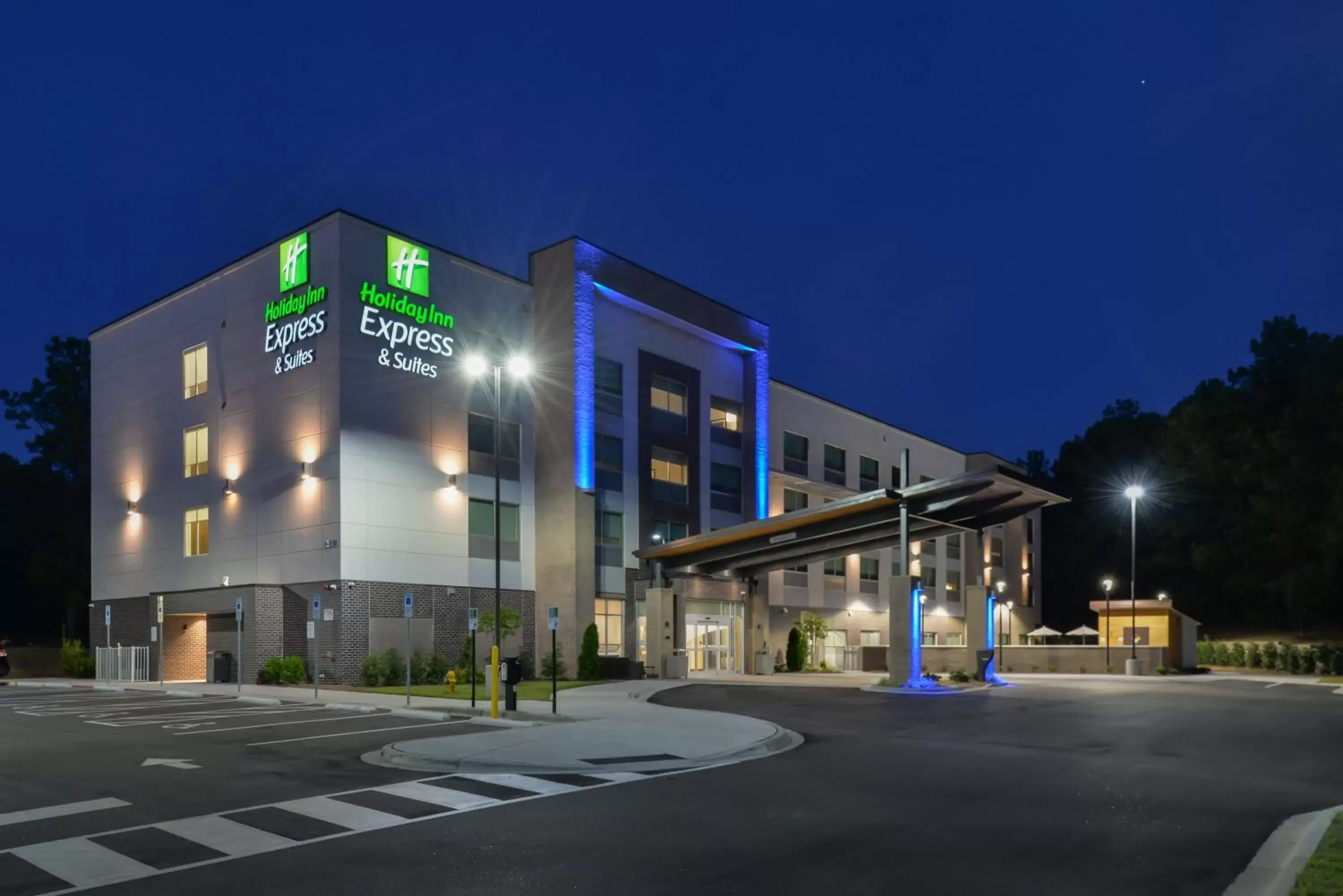 Property Building in Holiday Inn Express & Suites Charlotte - Ballantyne, an IHG Hotel
