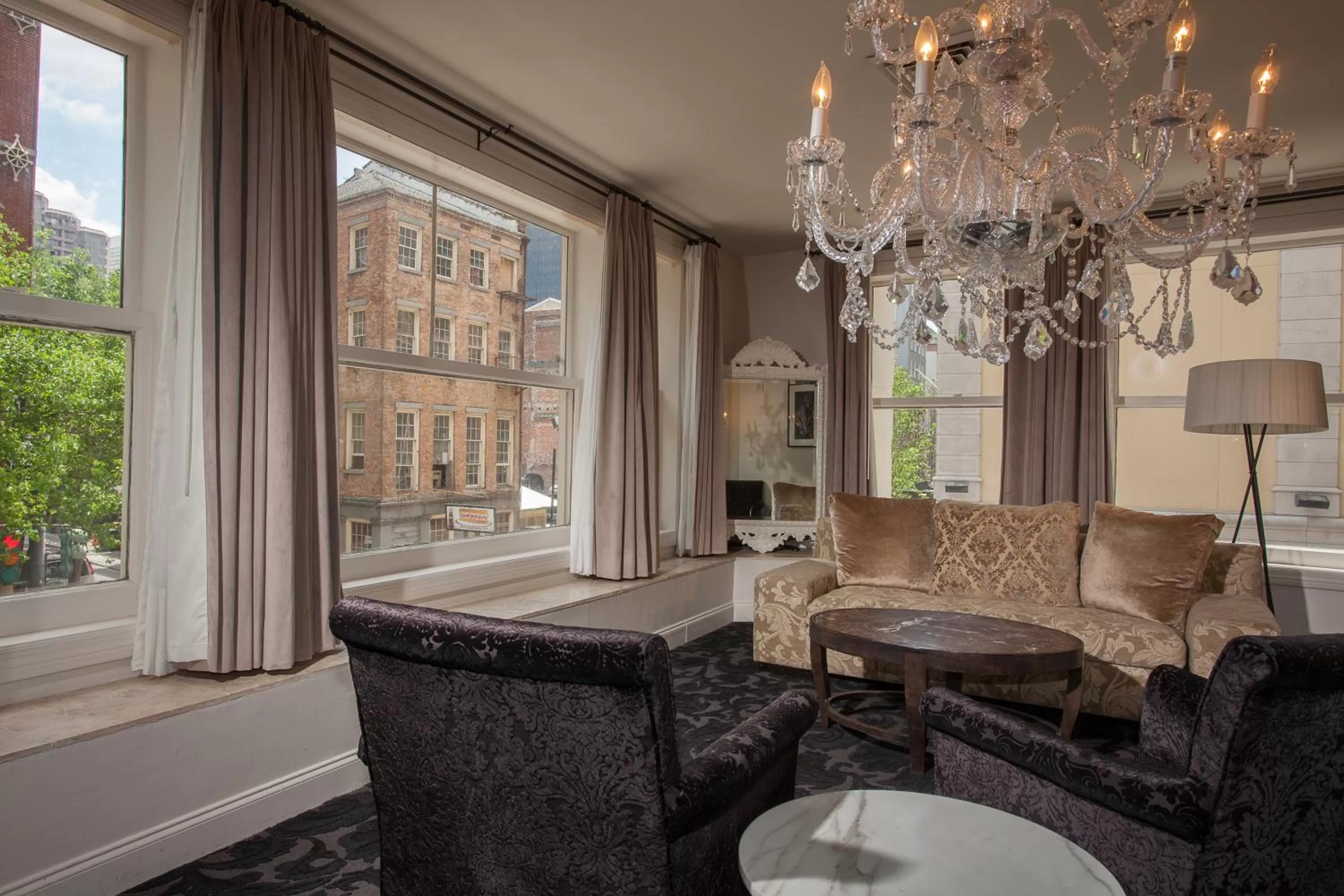 Living room in International House Hotel