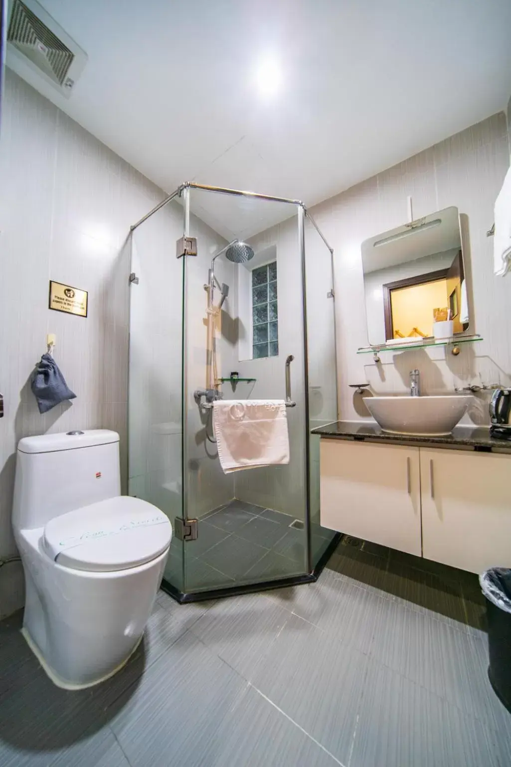 Bathroom in Golden Legend Diamond Hotel