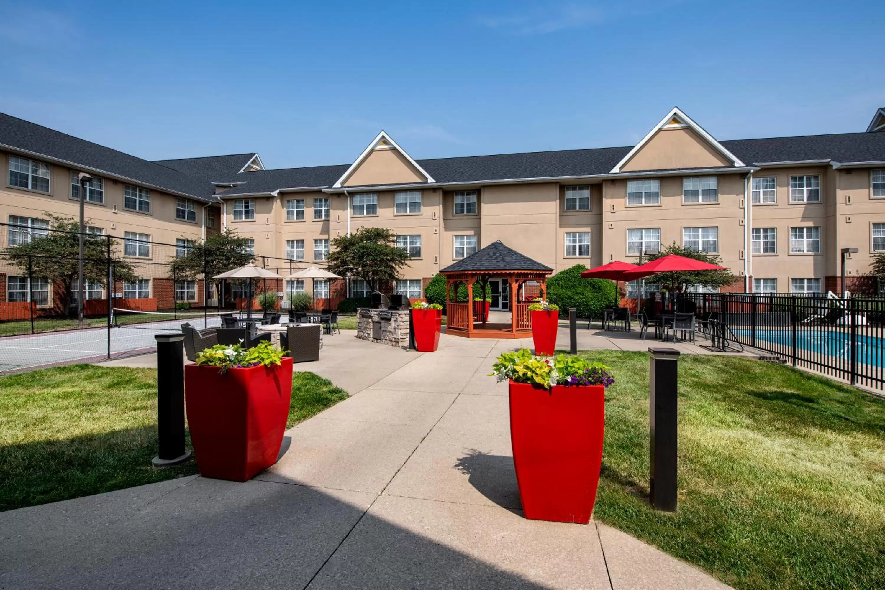 Inner courtyard view in Residence Inn Cincinnati Airport