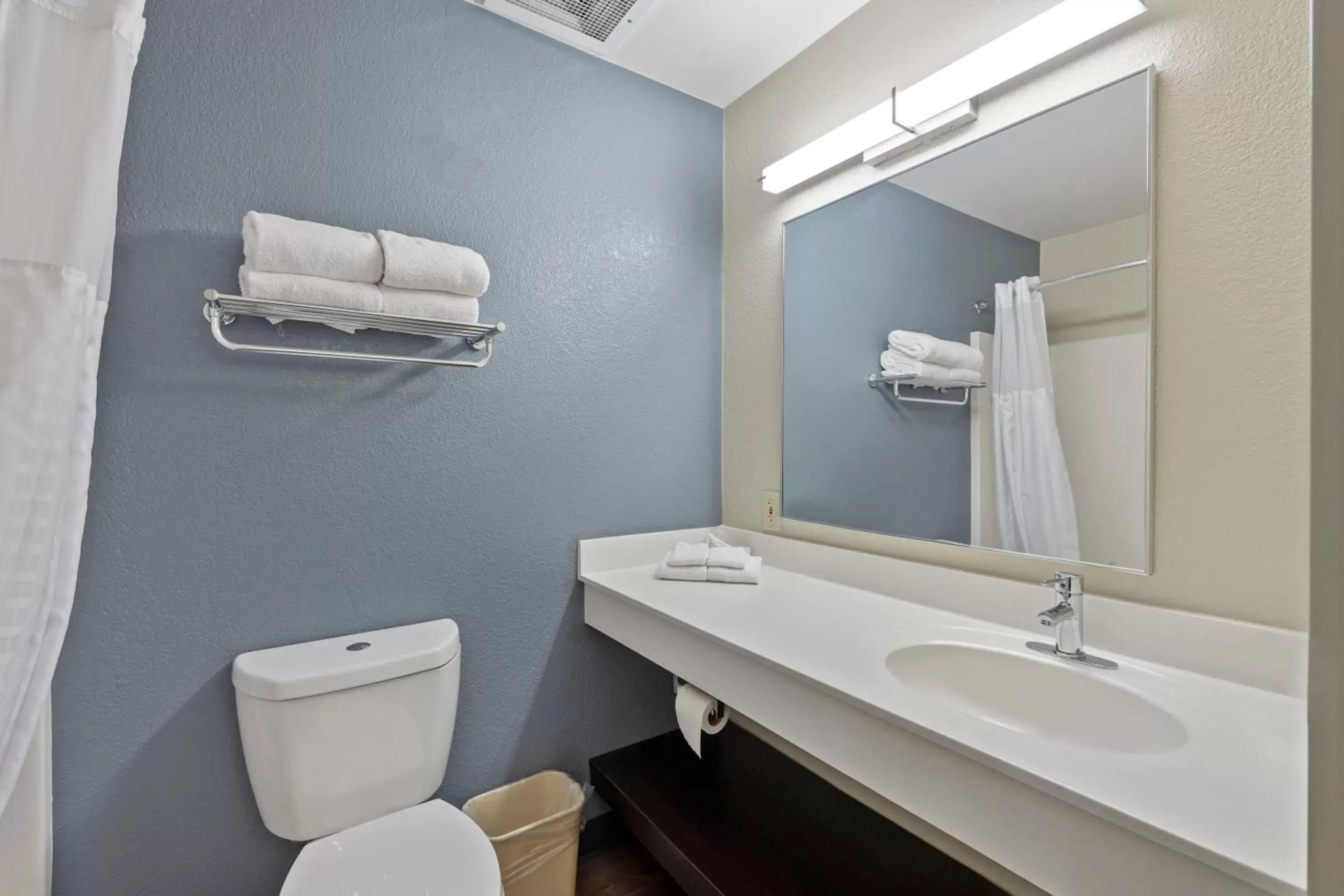 Bathroom in Extended Stay America Suites - Charlotte - Pineville - Park Rd