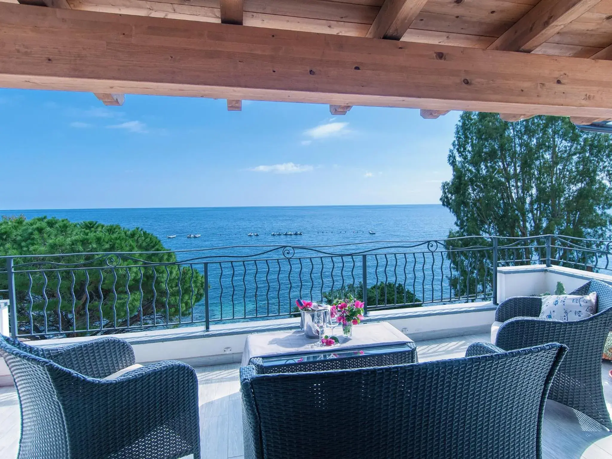 Spring, Patio/Outdoor Area in Hotel Ristorante La Conchiglia