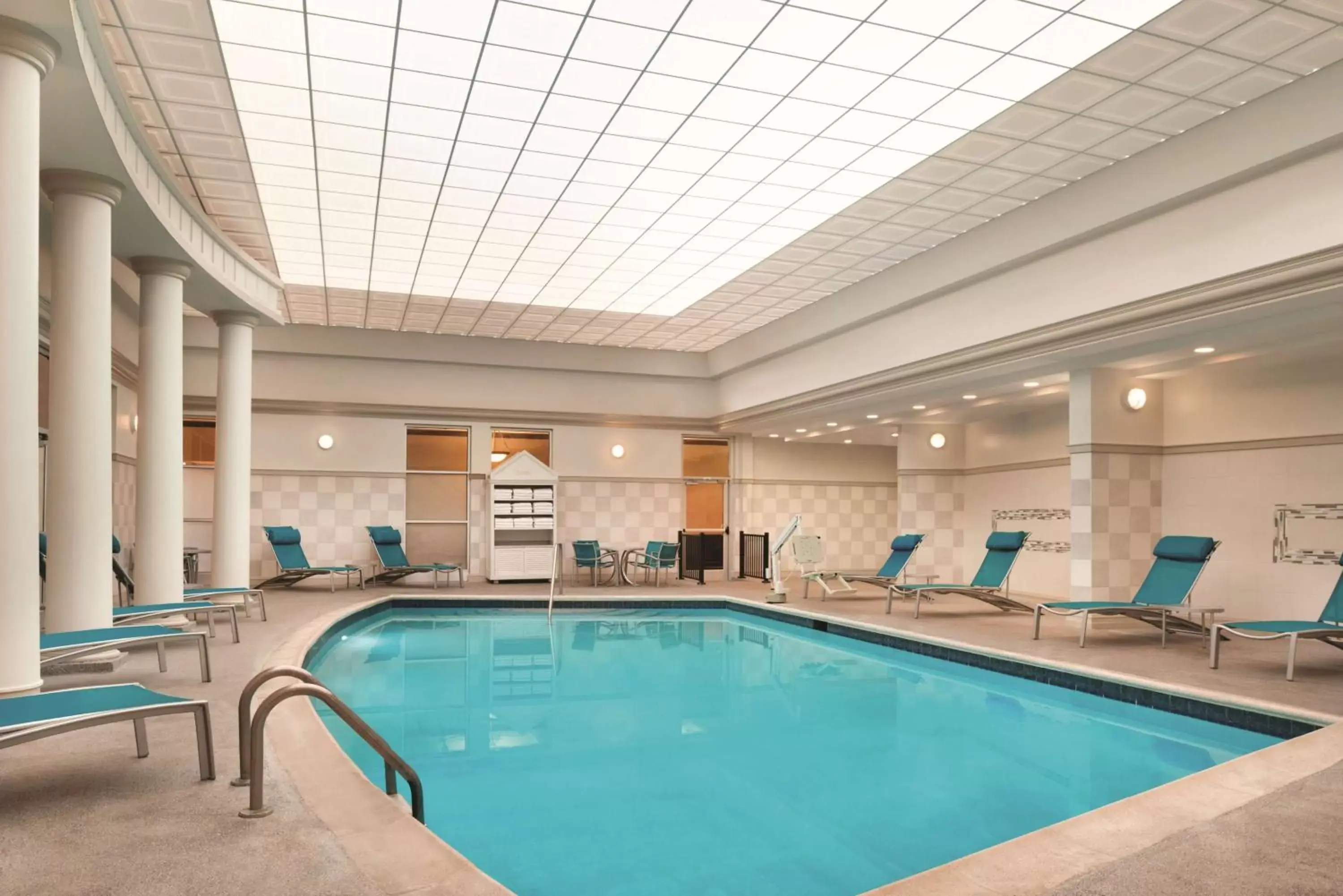 Activities, Swimming Pool in Radisson Hotel Cincinnati Riverfront