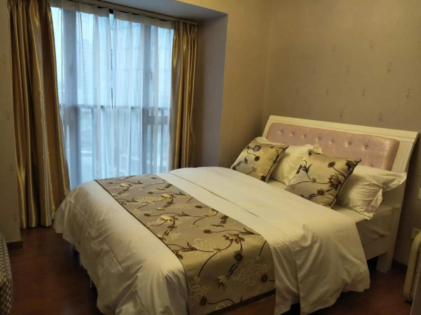 Bedroom, Bed in Guangzhou Victory Apartment