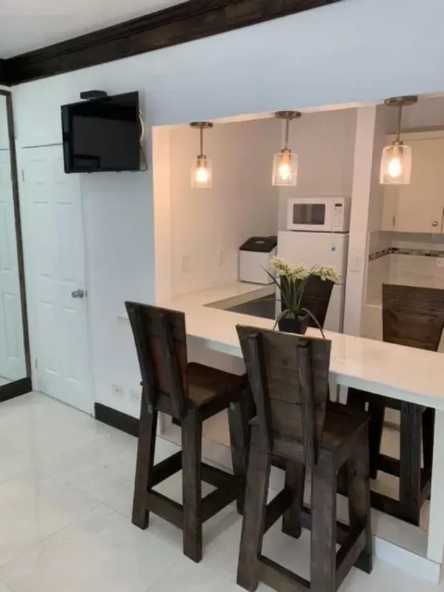 Dining Area in Colony Club Inn & Suites